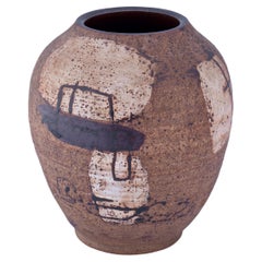 Vase en poterie de studio abstraite primitive émaillée mate du milieu du siècle dernier