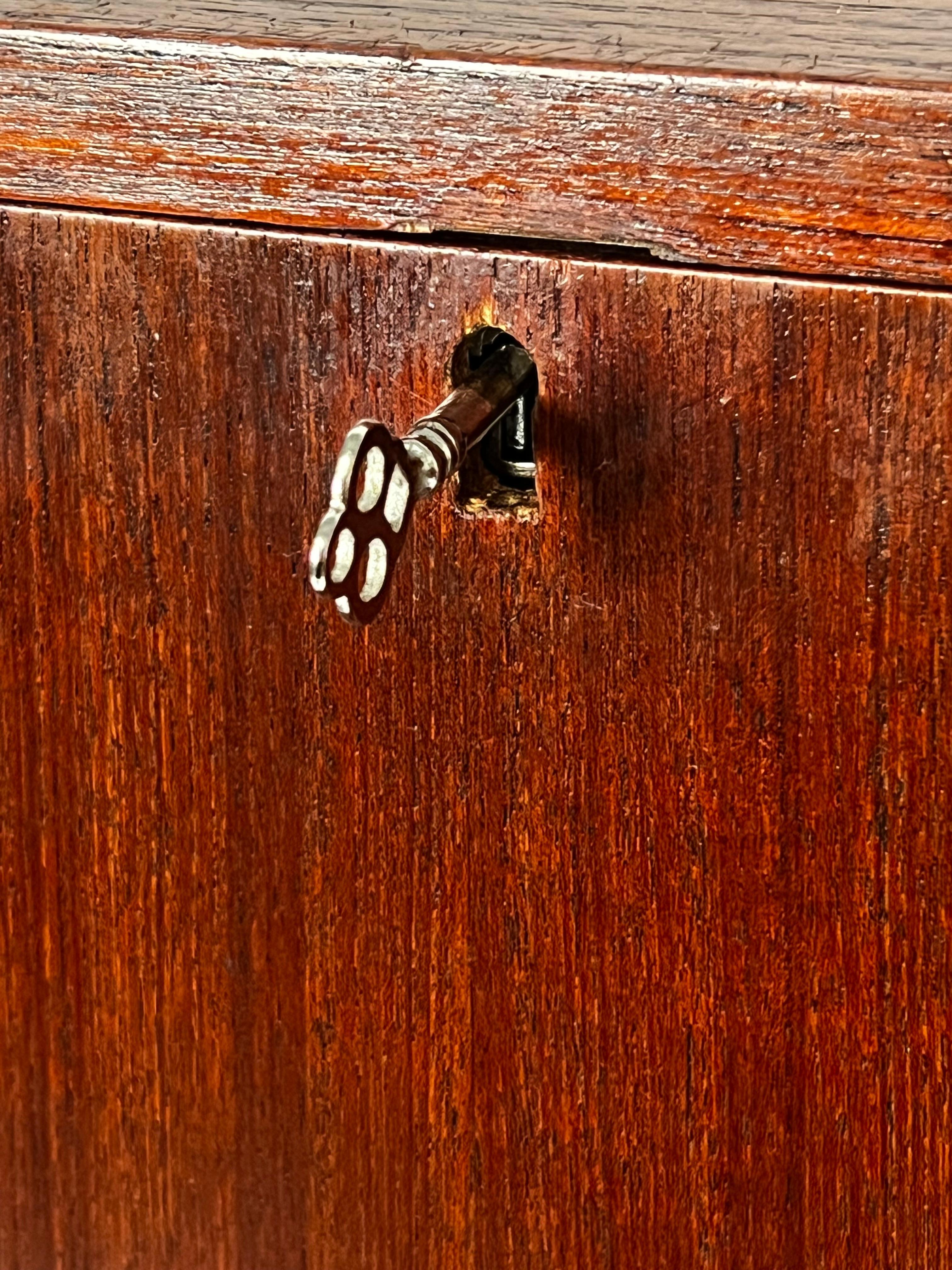 Scrivania a ribalta in teak danese di metà secolo Maurice Villency in vendita 4