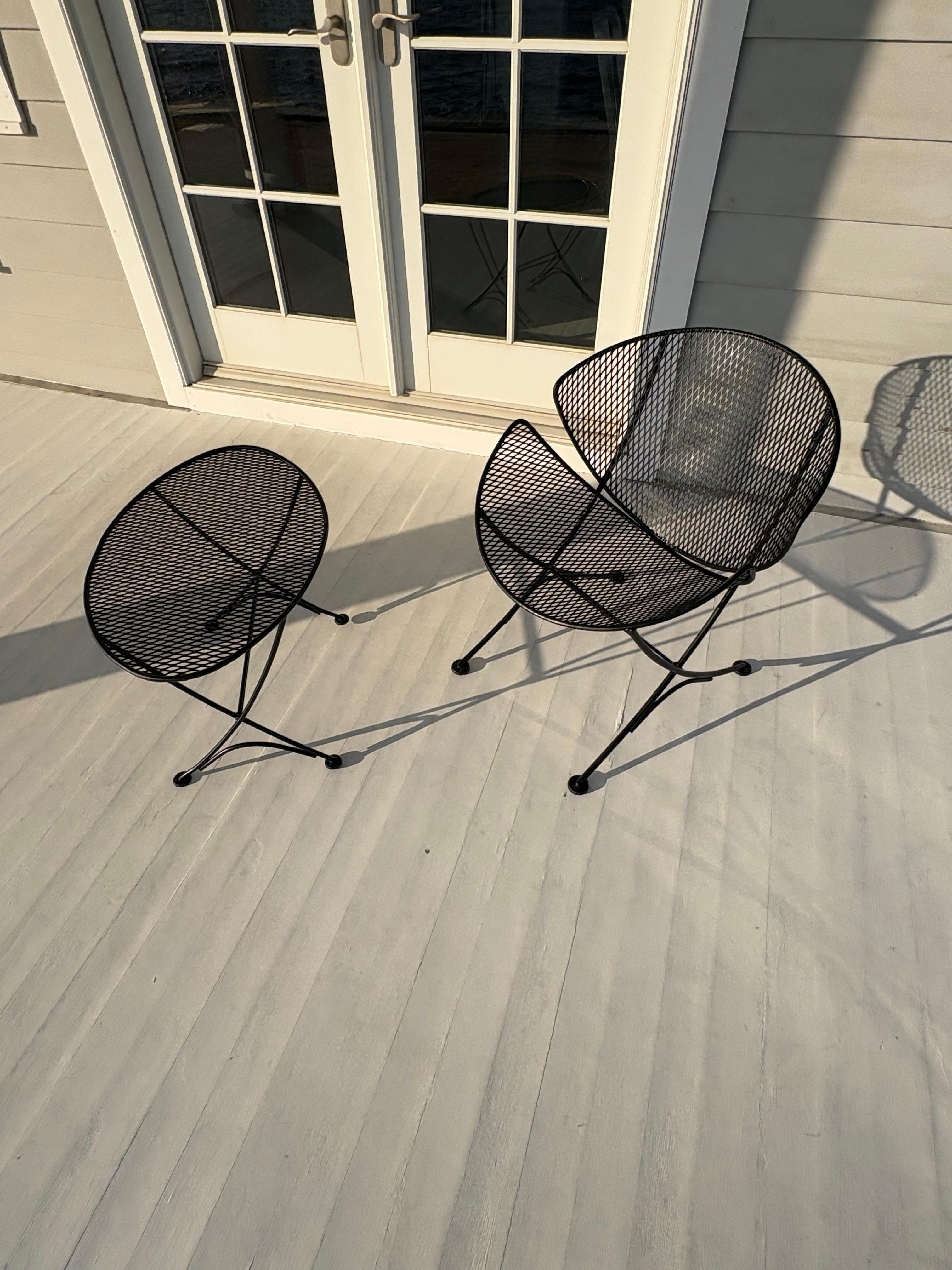 Mid Century Maurizio Tempestini for Salterini Clam Shell Chair and Side Table For Sale 2