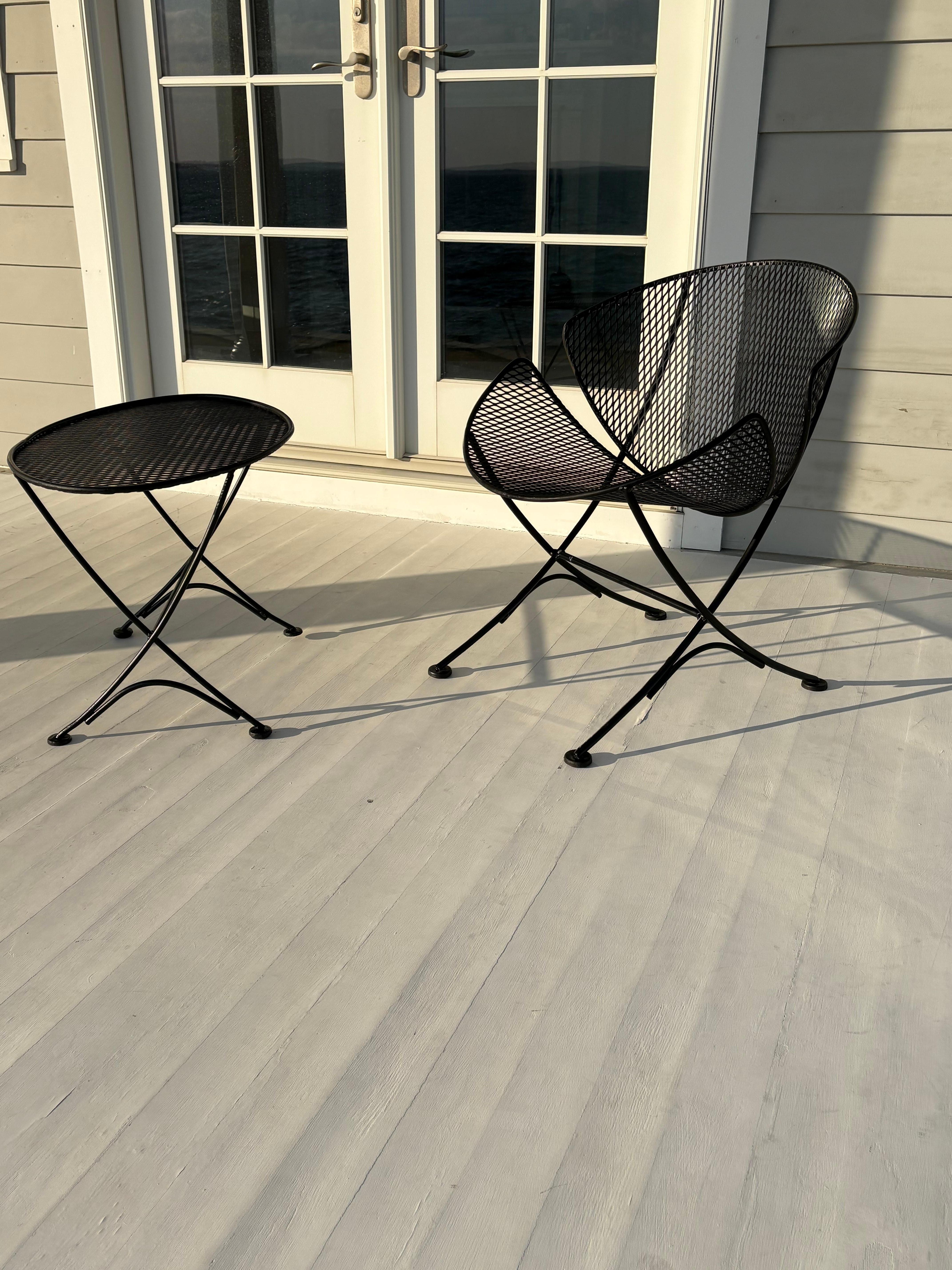 Mid Century Maurizio Tempestini for Salterini Clam Shell Chair and Side Table For Sale 3