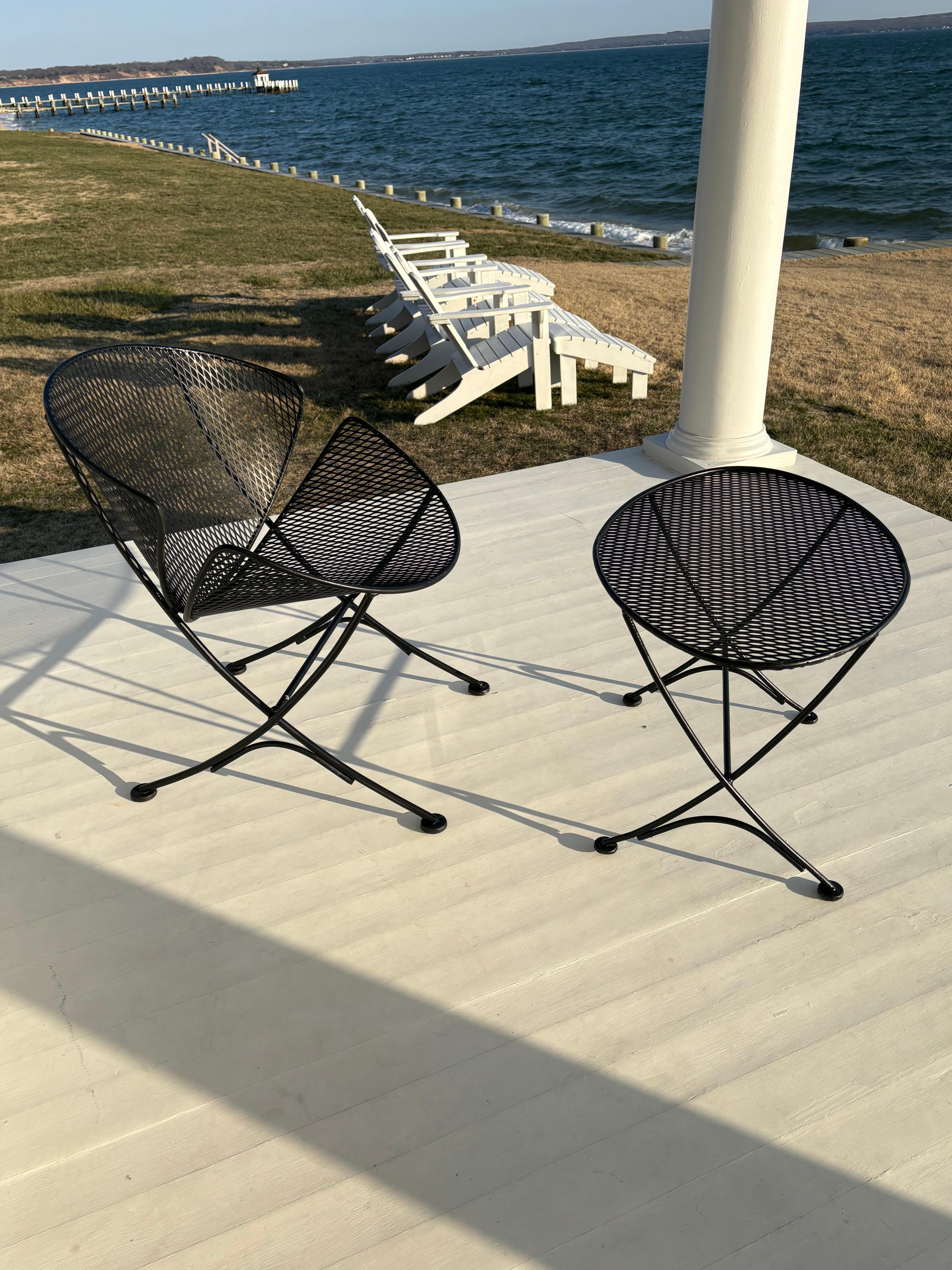 Painted Mid Century Maurizio Tempestini for Salterini Clam Shell Chair and Side Table For Sale