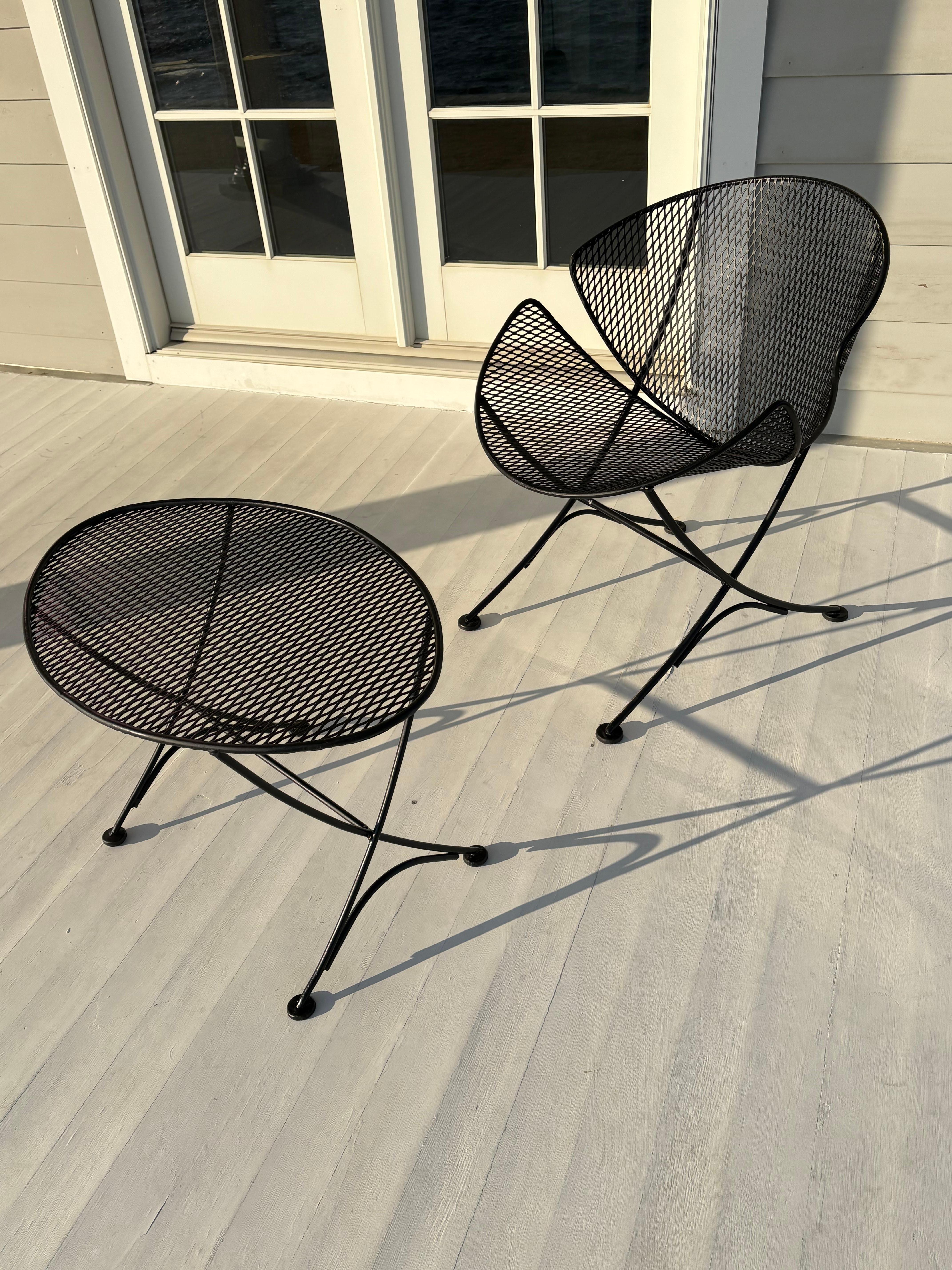 Mid Century Maurizio Tempestini for Salterini Clam Shell Chair and Side Table For Sale 1