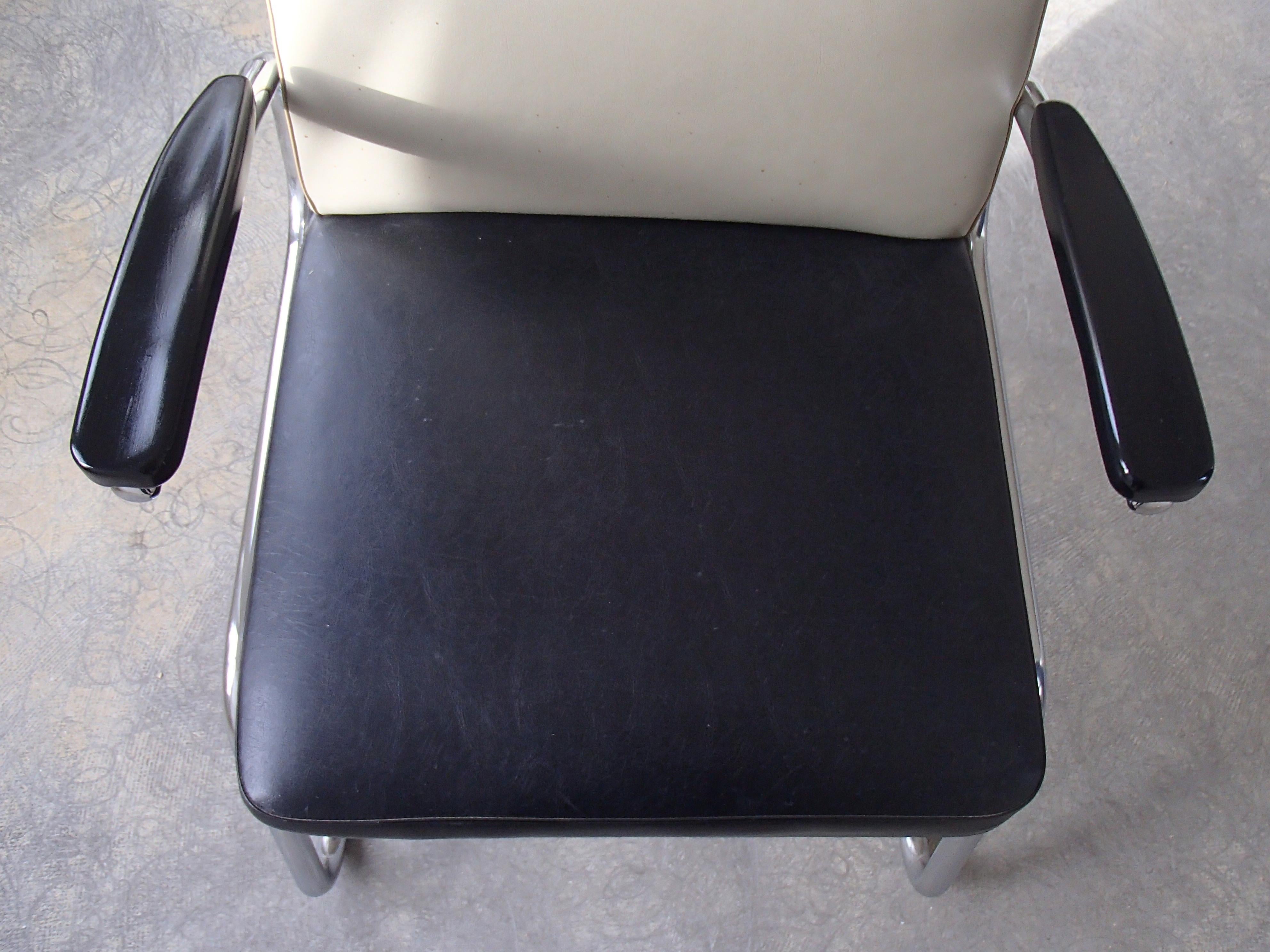 Midcentury Mauser Armchair with Original Leatherette Grey and Black For Sale 4