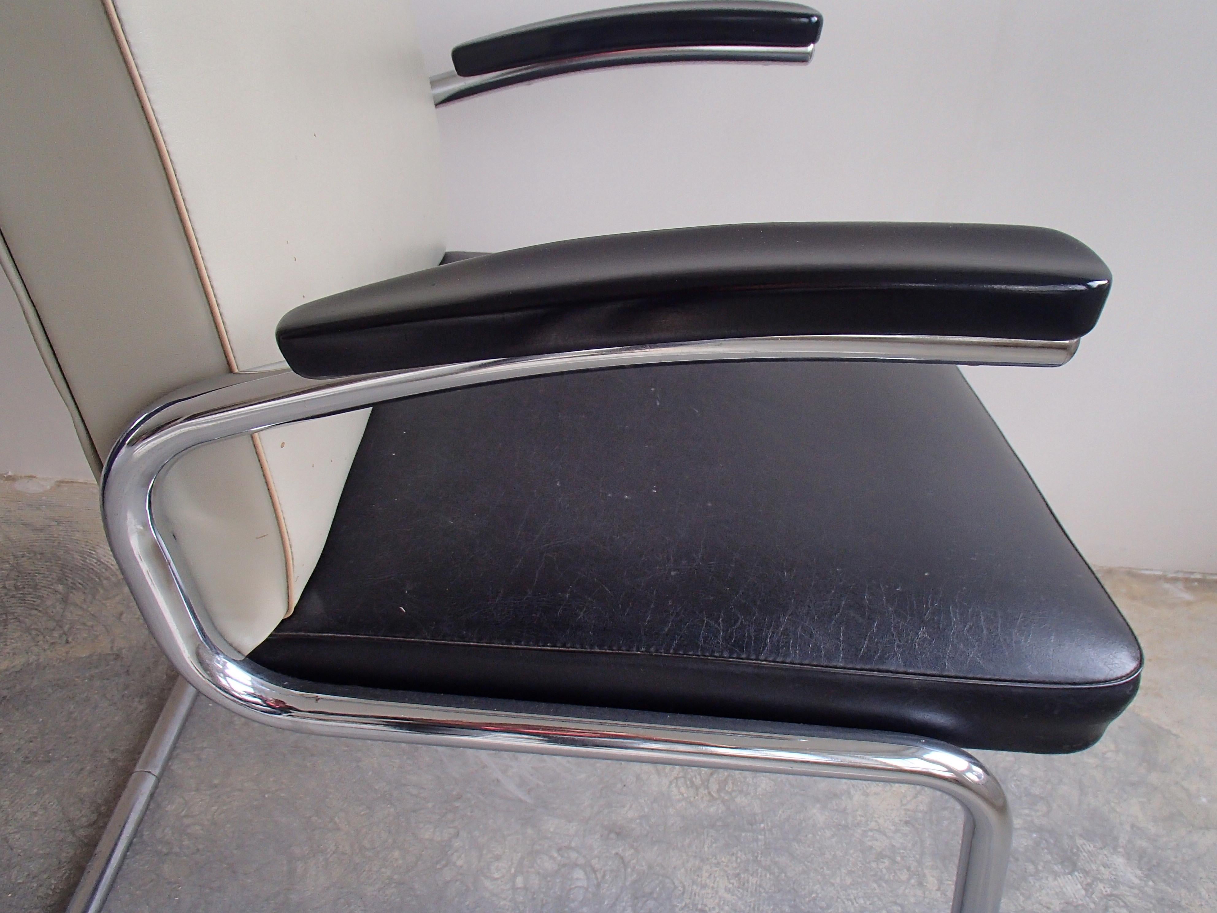 German Midcentury Mauser Armchair with Original Leatherette Grey and Black For Sale