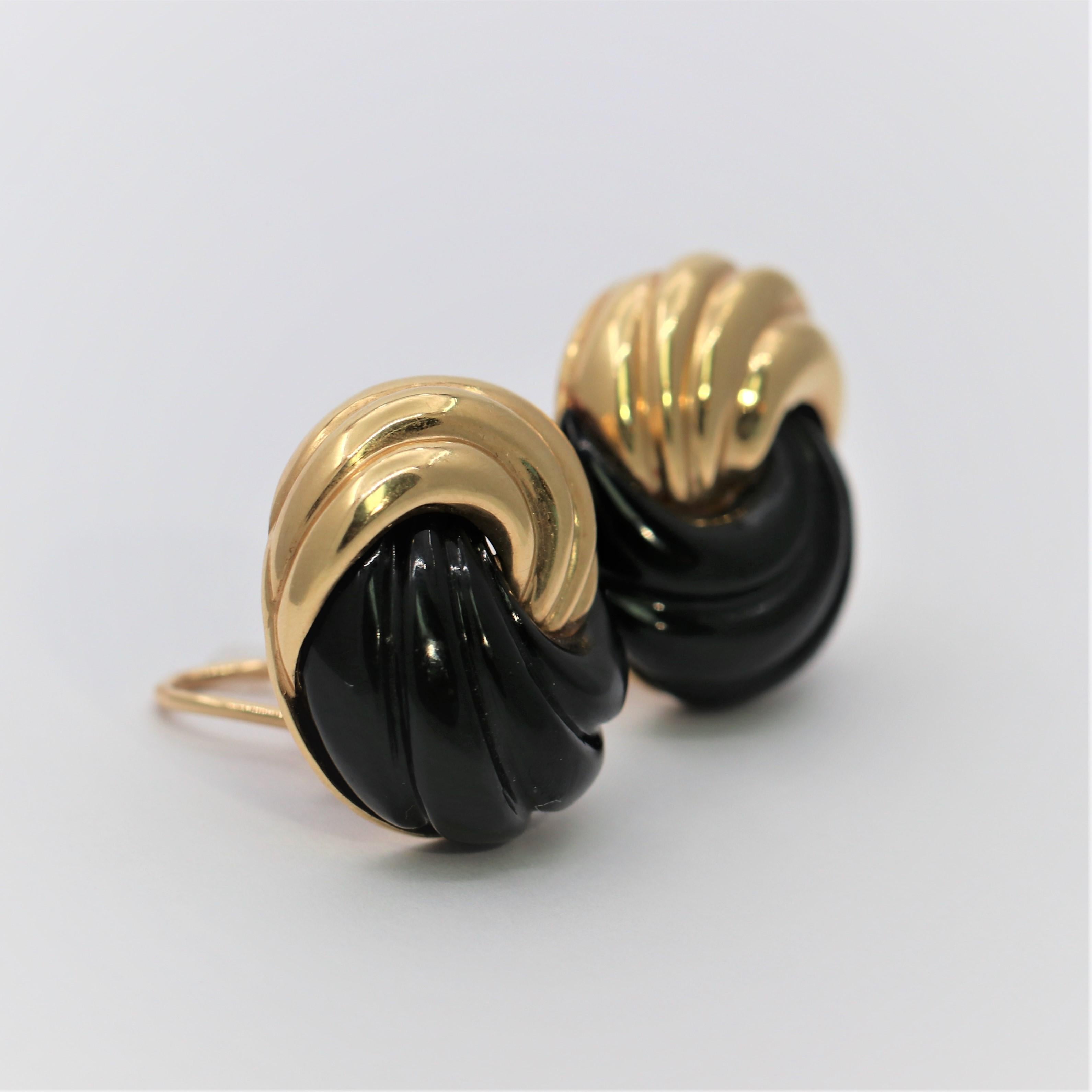 Mid Century MAZ Fluted Yellow Gold and Black Onyx Knot Style Earrings In Good Condition In Palm Beach, FL