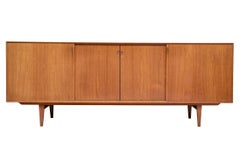 Aparador de teca Mid Century MB Design Rosengren Handsen