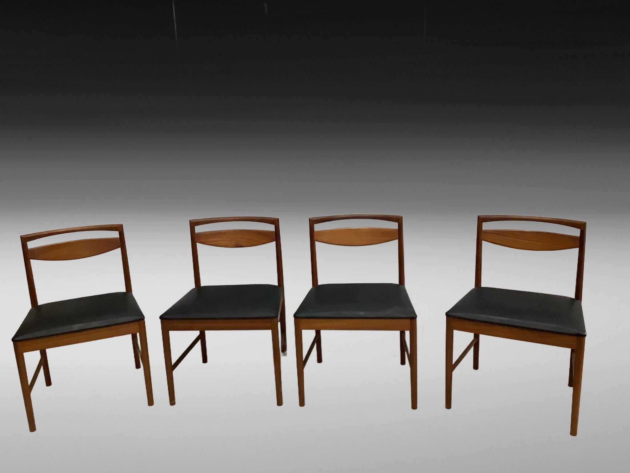 Set di 4 sedie da pranzo in teak Mcintosh del Medioevo in vendita 7
