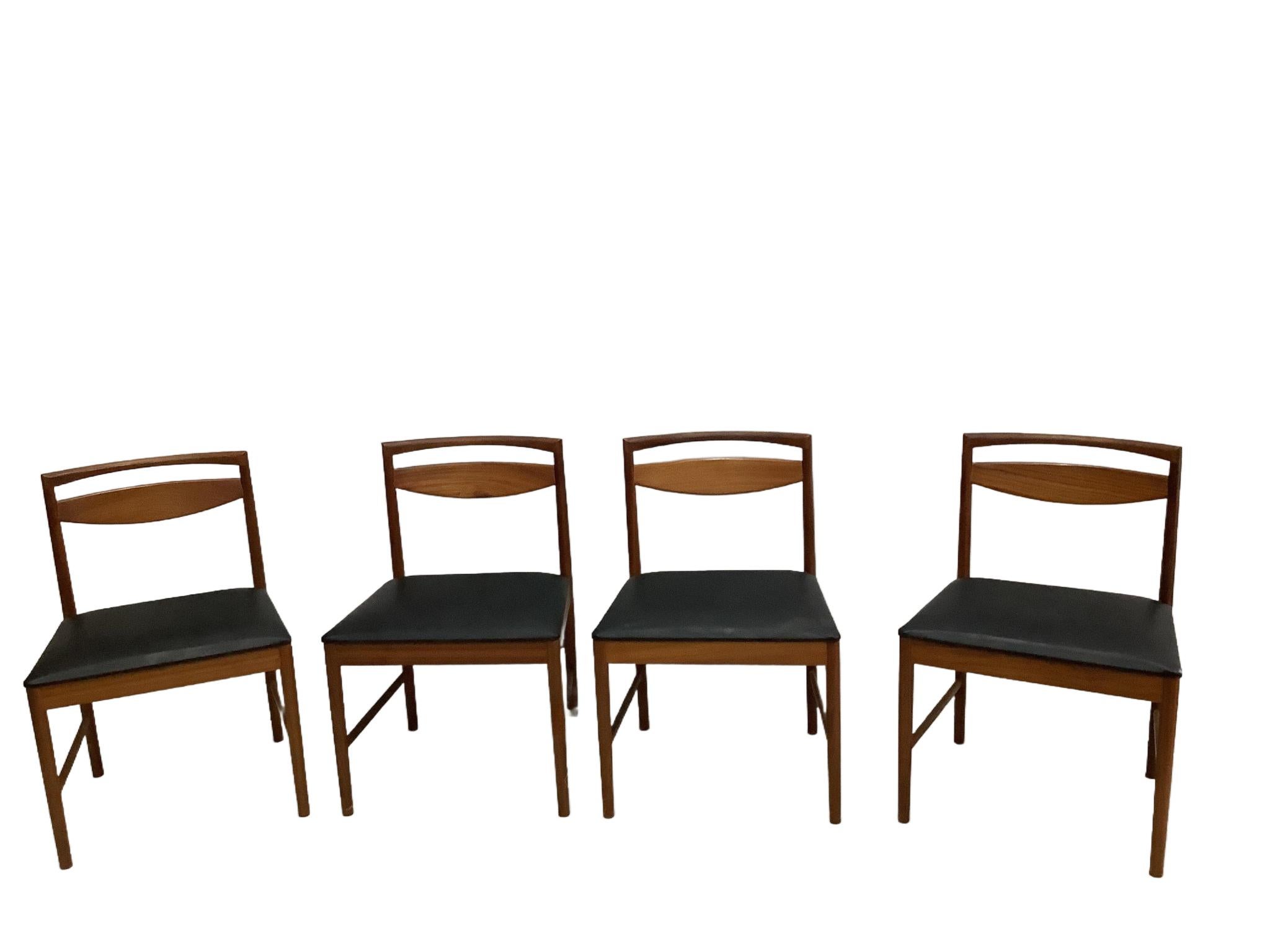 Britannico Set di 4 sedie da pranzo in teak Mcintosh del Medioevo in vendita