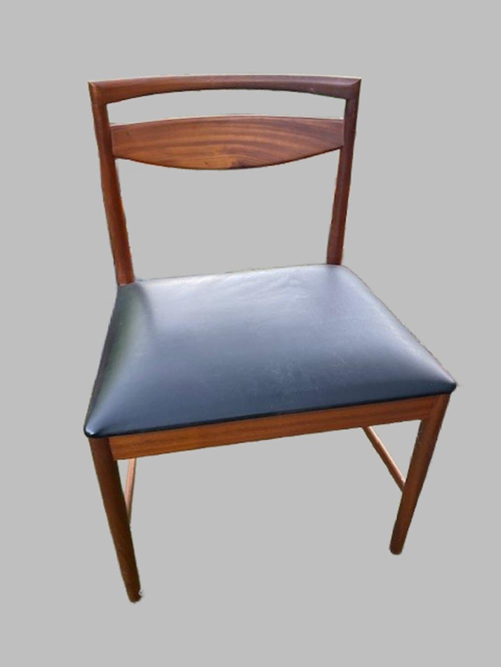 Set di 4 sedie da pranzo in teak Mcintosh del Medioevo in vendita 1