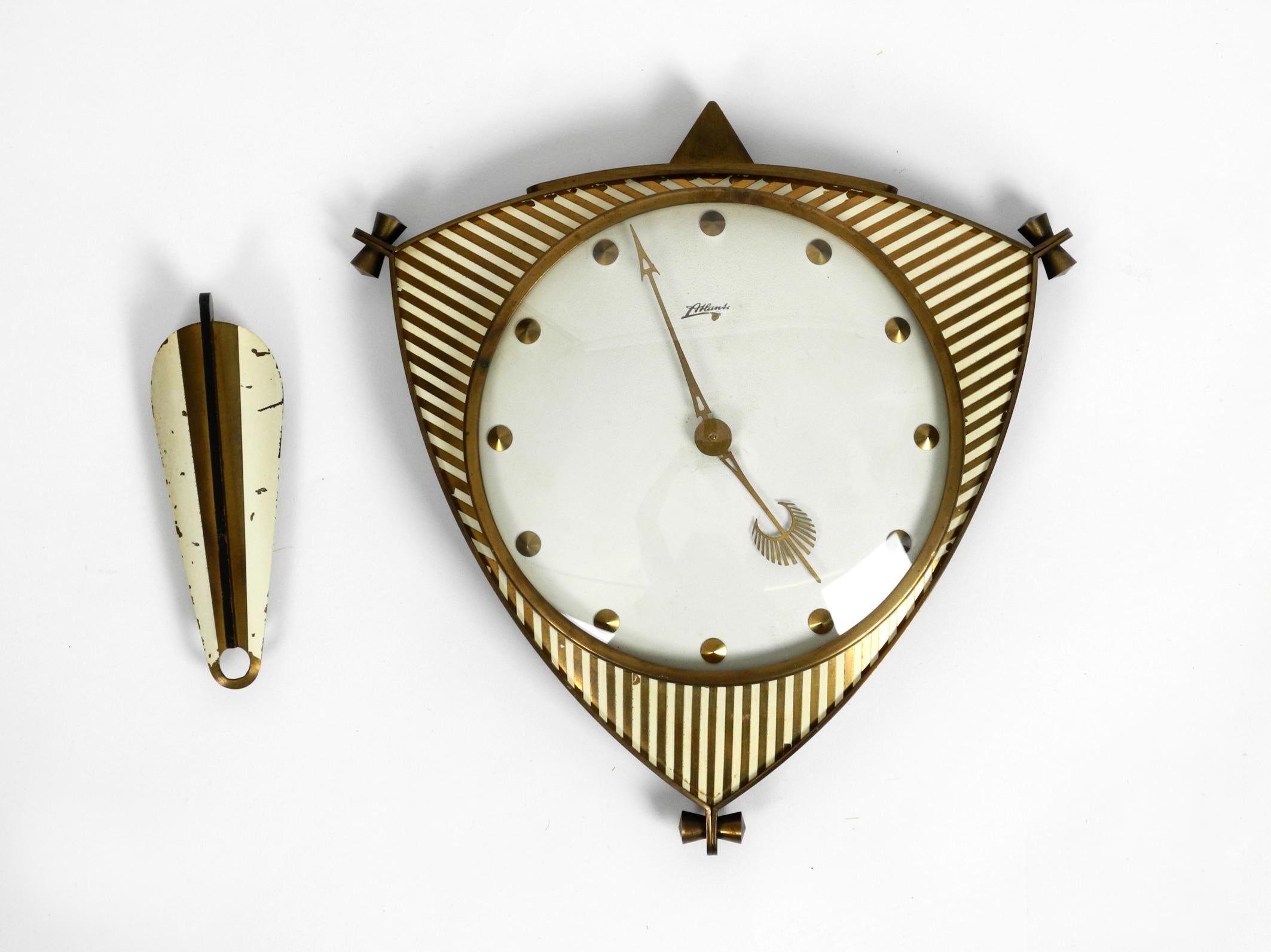 Mid-Century Modern Horloge murale mécanique d'Atlanta du milieu du siècle dernier avec mouvement 10 jours et griffes en vente