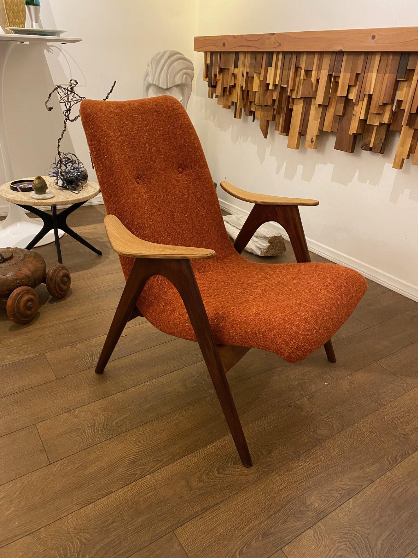 Mid Century Medellin Lounge Chair in the Style of Adrian Pearsall For Sale 3