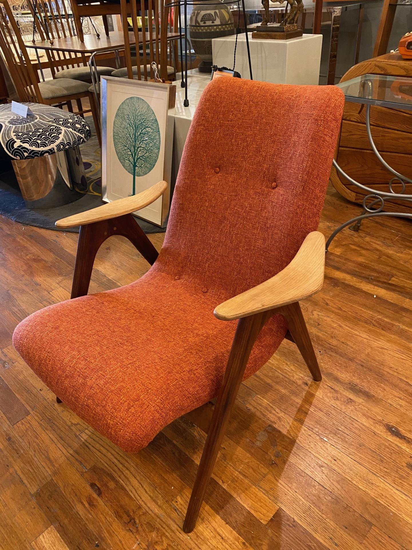 Mid Century Medellin Lounge Chair in the Style of Adrian Pearsall In Good Condition For Sale In San Diego, CA