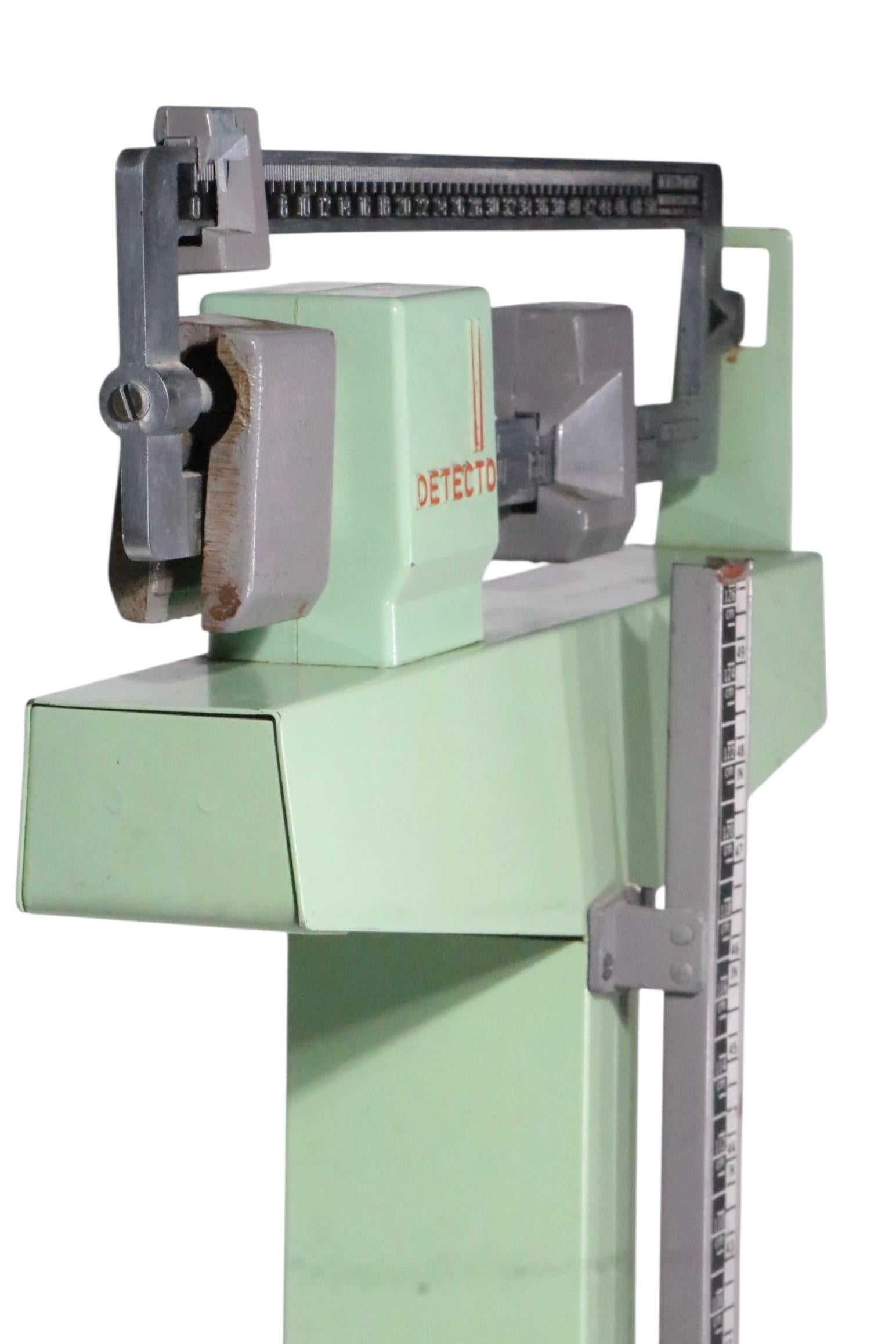 Mid Century Medical Floor Model Scale par Detecto en vente 3
