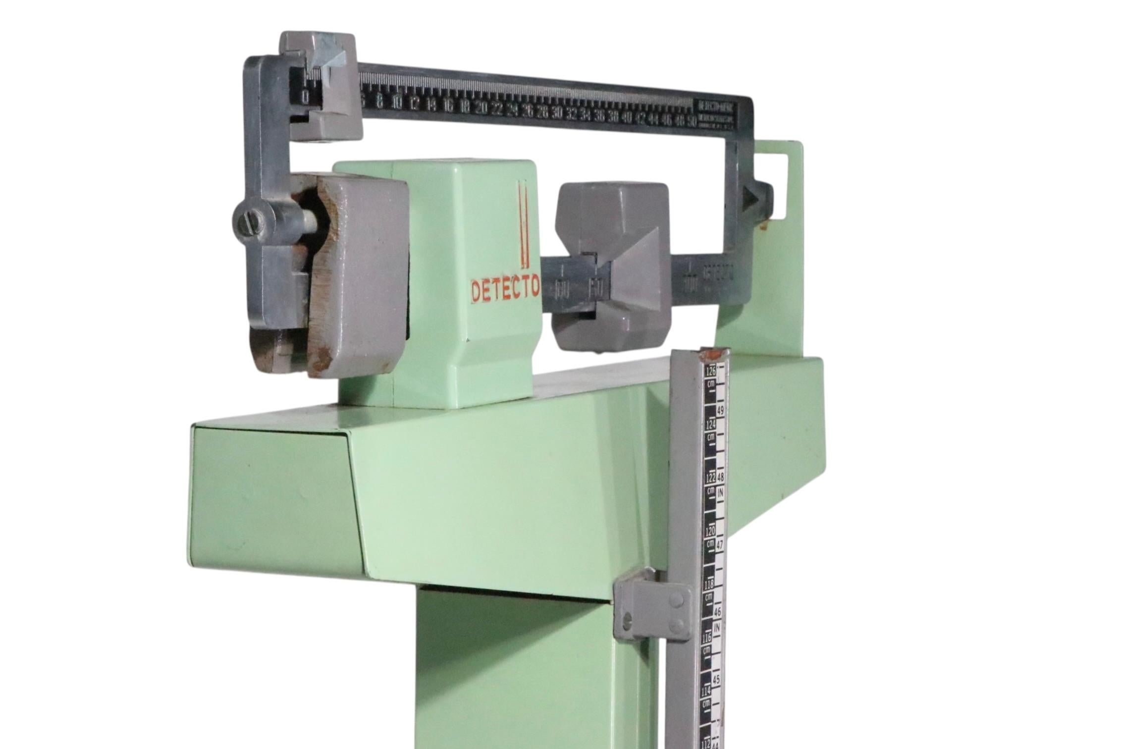 Mid Century Medical Floor Model Scale par Detecto en vente 4