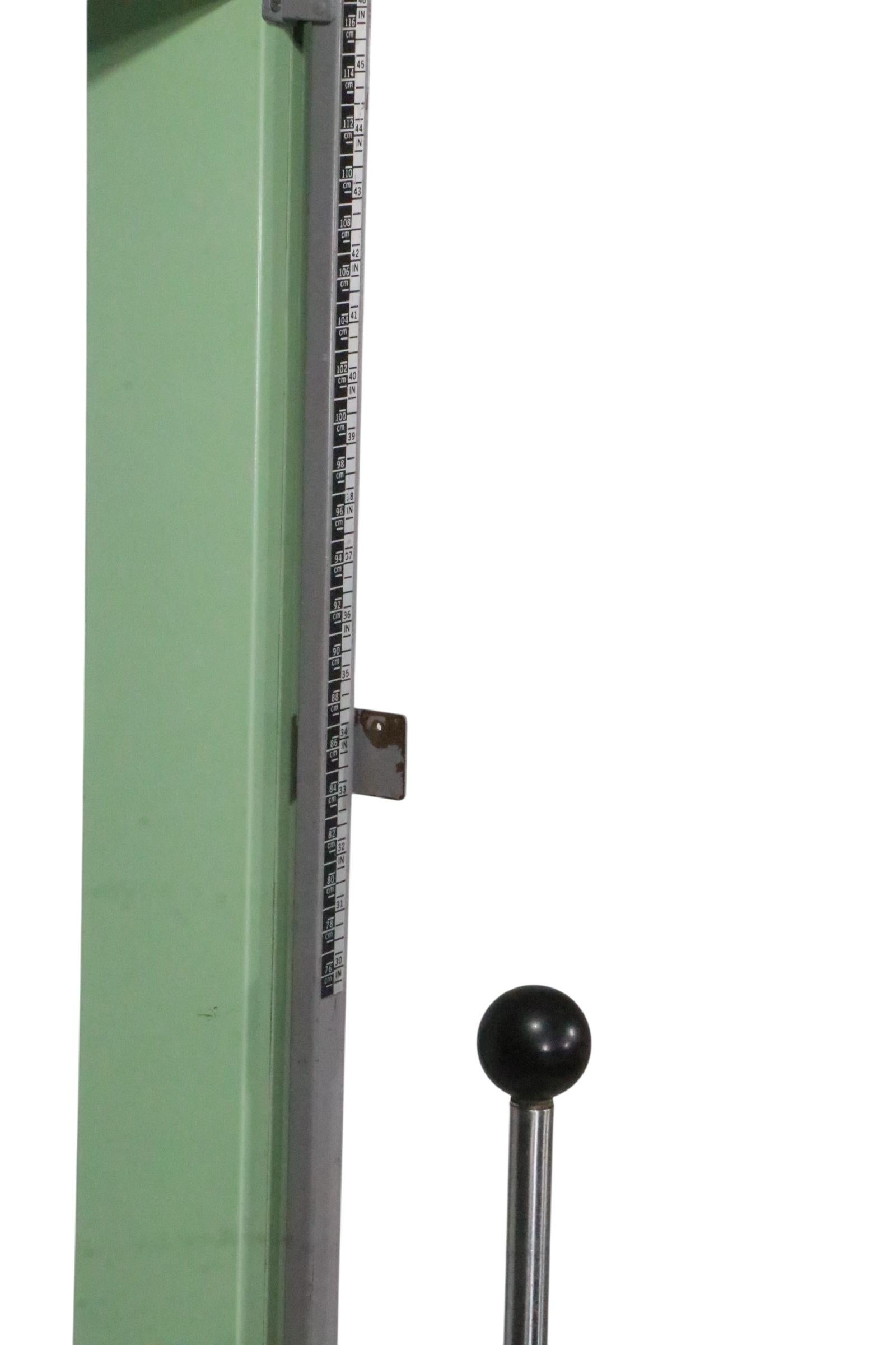 Mid Century Medical Floor Model Scale par Detecto en vente 5