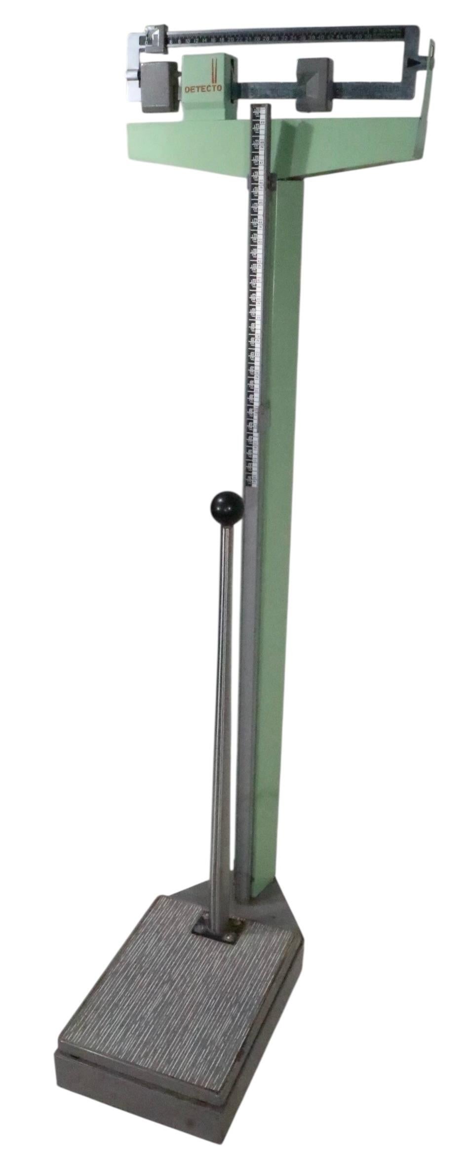 Mid Century Medical Floor Model Scale par Detecto en vente 6