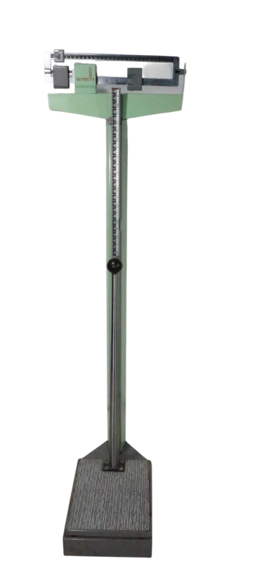 Mid Century Medical Floor Model Scale par Detecto en vente 7