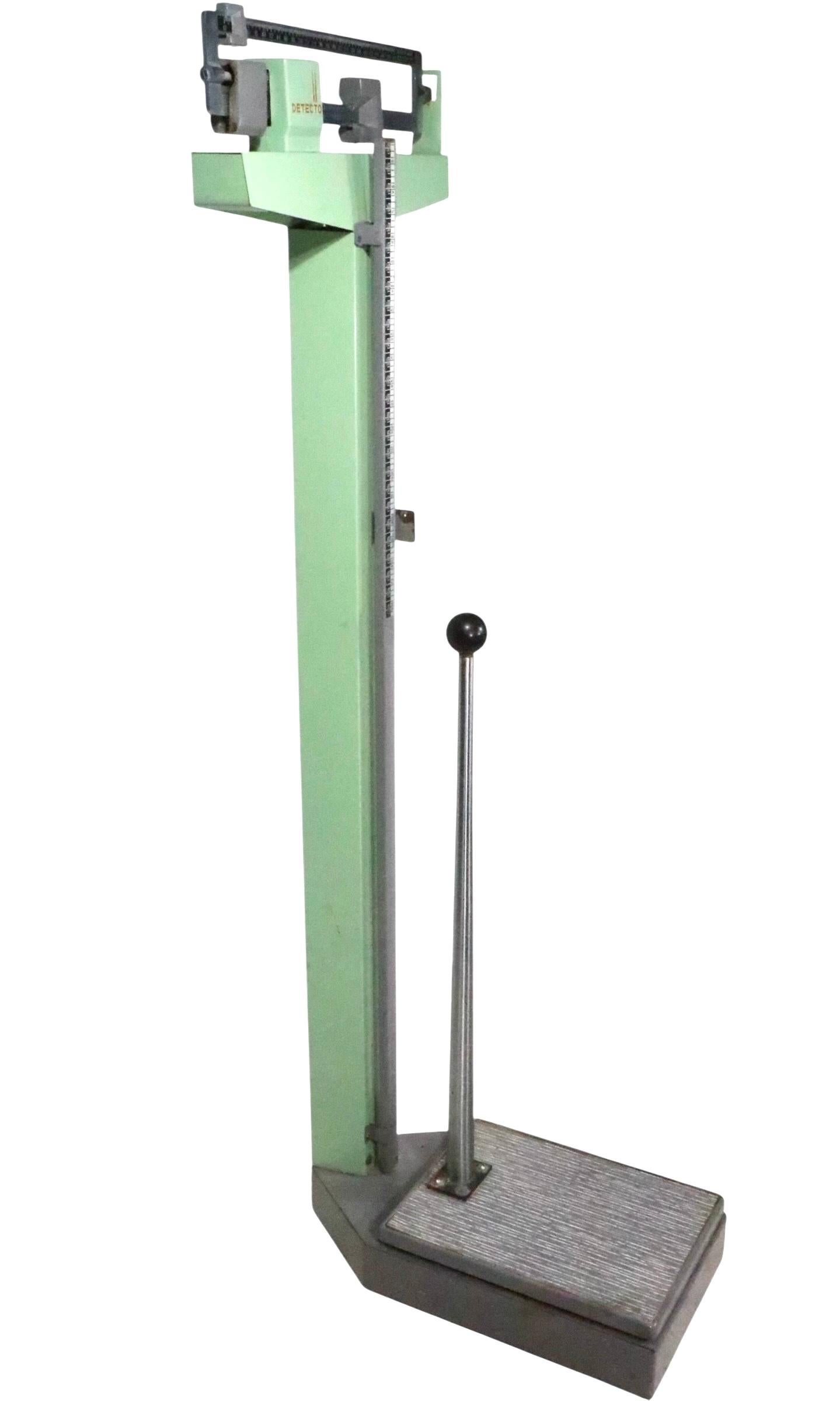 Mid-Century Modern Mid Century Medical Floor Model Scale par Detecto en vente