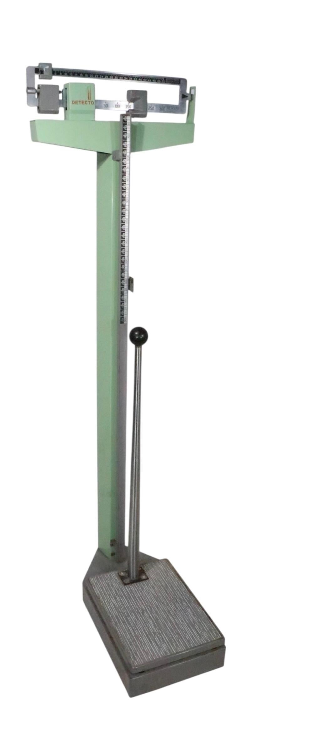 Aluminium Mid Century Medical Floor Model Scale par Detecto en vente