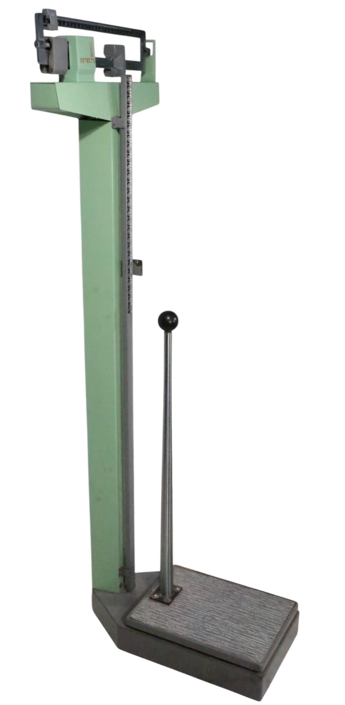 Mid Century Medical Floor Model Scale par Detecto en vente 1