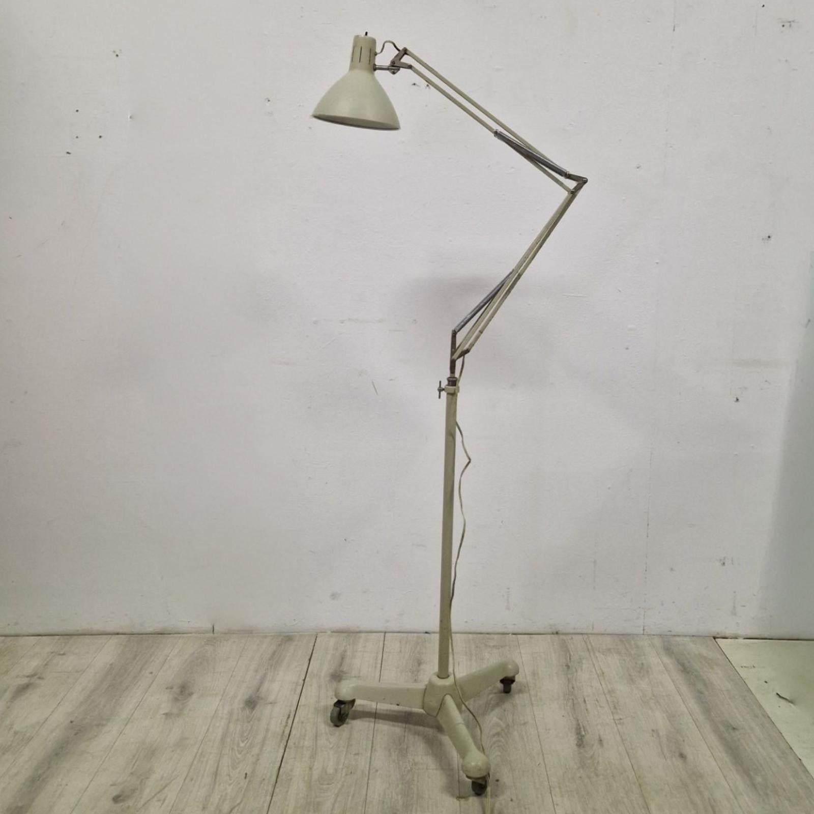 Lampe médicale du milieu du siècle par Hala Zeist, Pays-Bas années 1960 en vente 4
