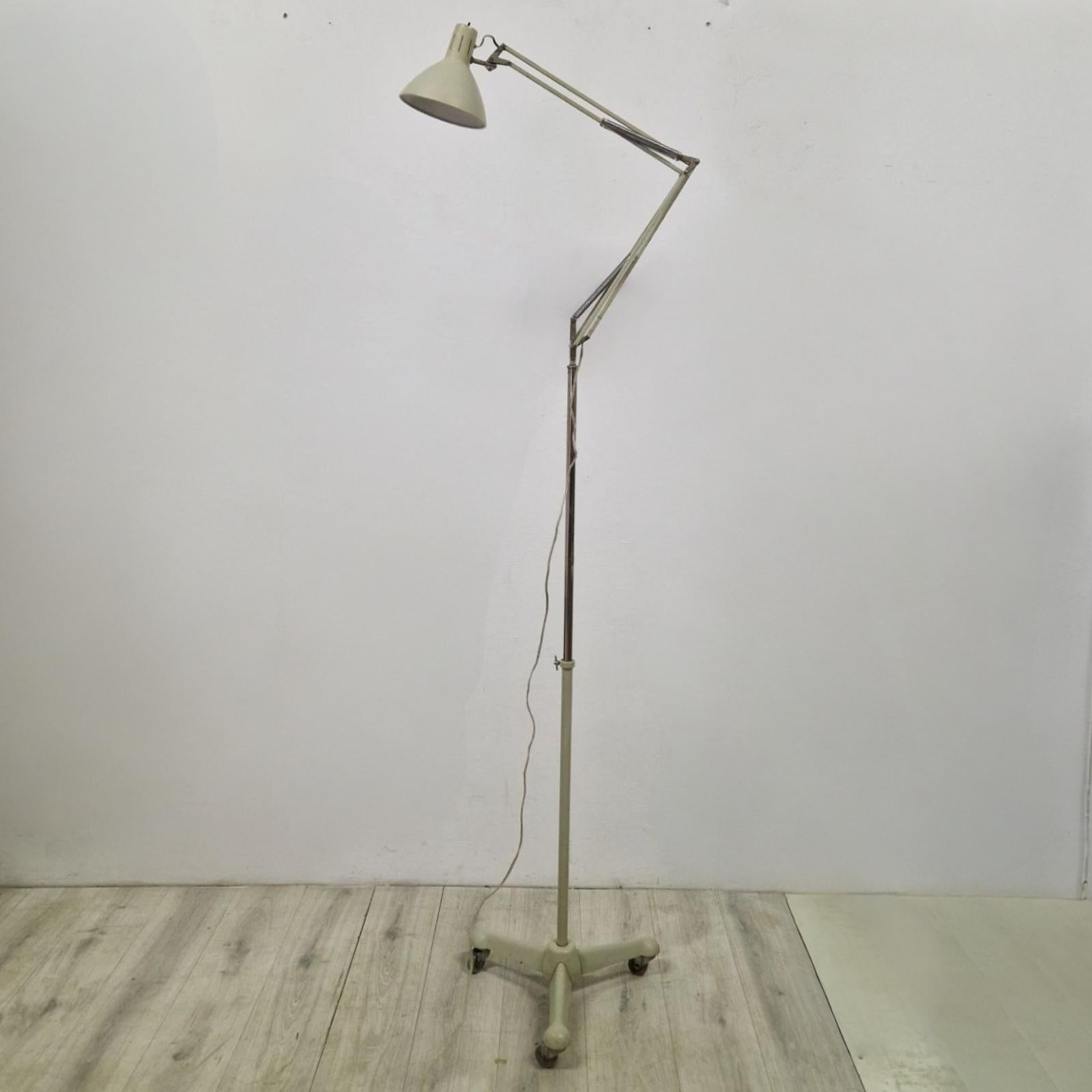 Lampe médicale du milieu du siècle par Hala Zeist, Pays-Bas années 1960 en vente 5