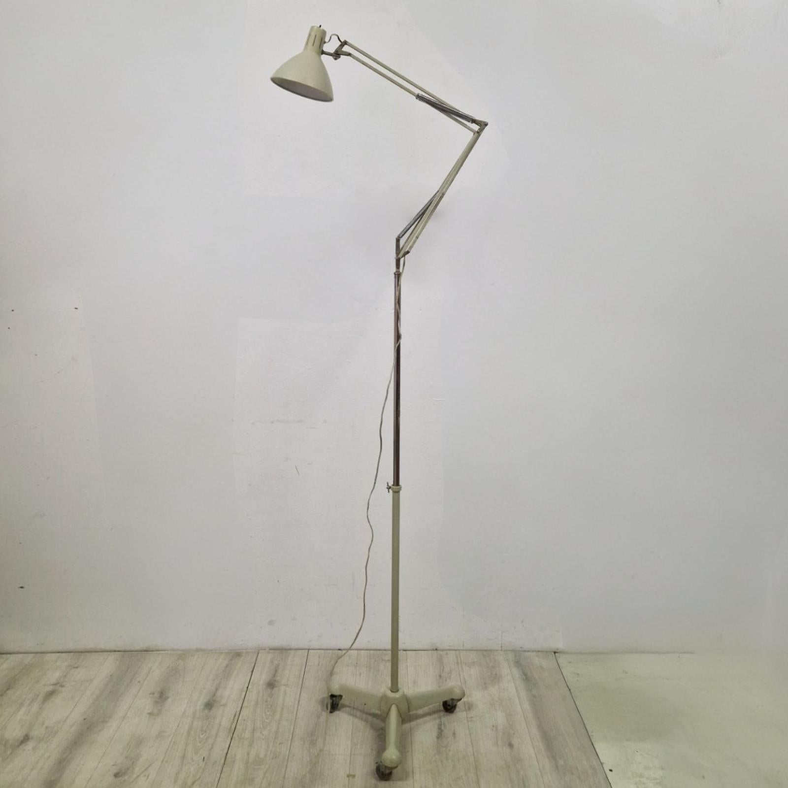 Industriel Lampe médicale du milieu du siècle par Hala Zeist, Pays-Bas années 1960 en vente