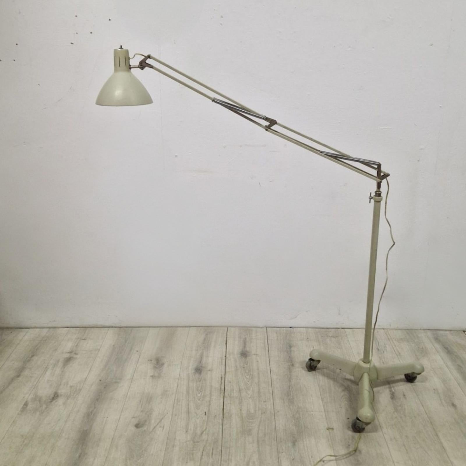 Néerlandais Lampe médicale du milieu du siècle par Hala Zeist, Pays-Bas années 1960 en vente
