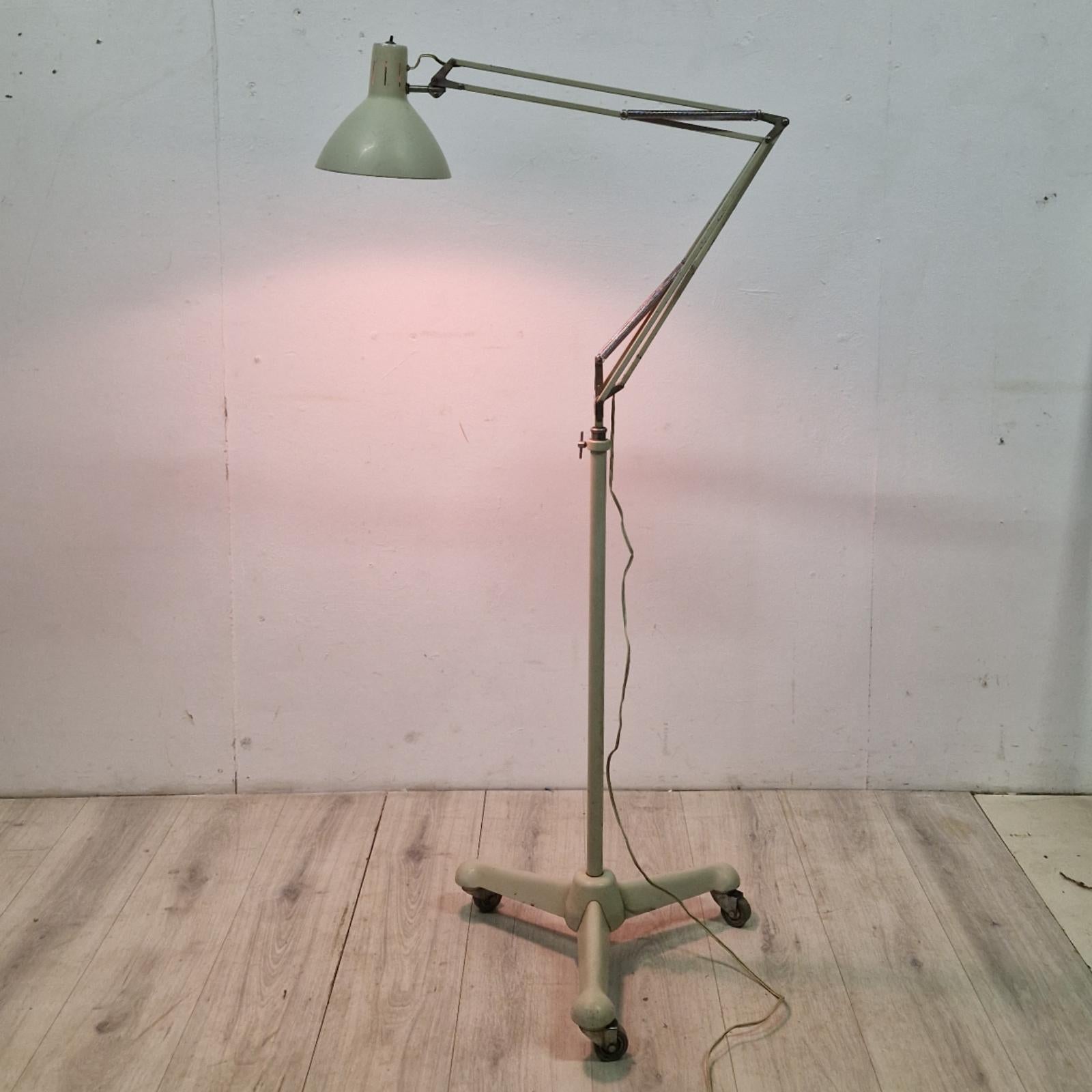 20ième siècle Lampe médicale du milieu du siècle par Hala Zeist, Pays-Bas années 1960 en vente