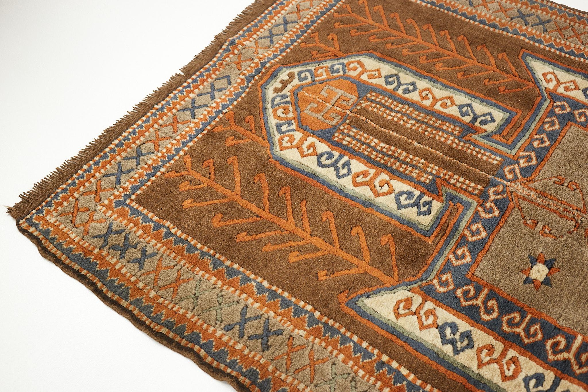 Américain Tapis en laine brun à poils moyens du milieu du siècle dernier en vente