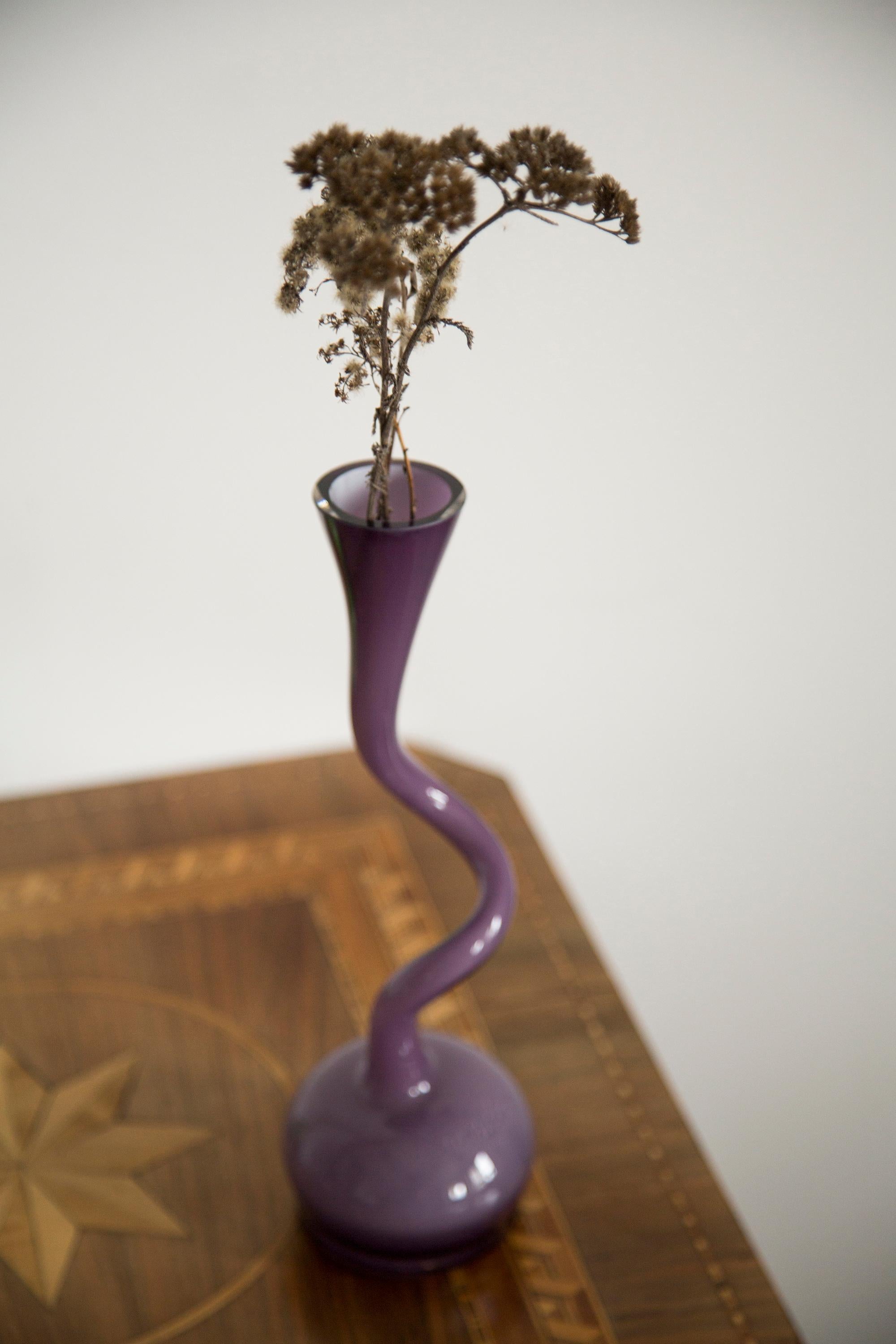 Midcentury Medium Purple Violet Twisted Vase, Europe, 1960s In Excellent Condition In 05-080 Hornowek, PL