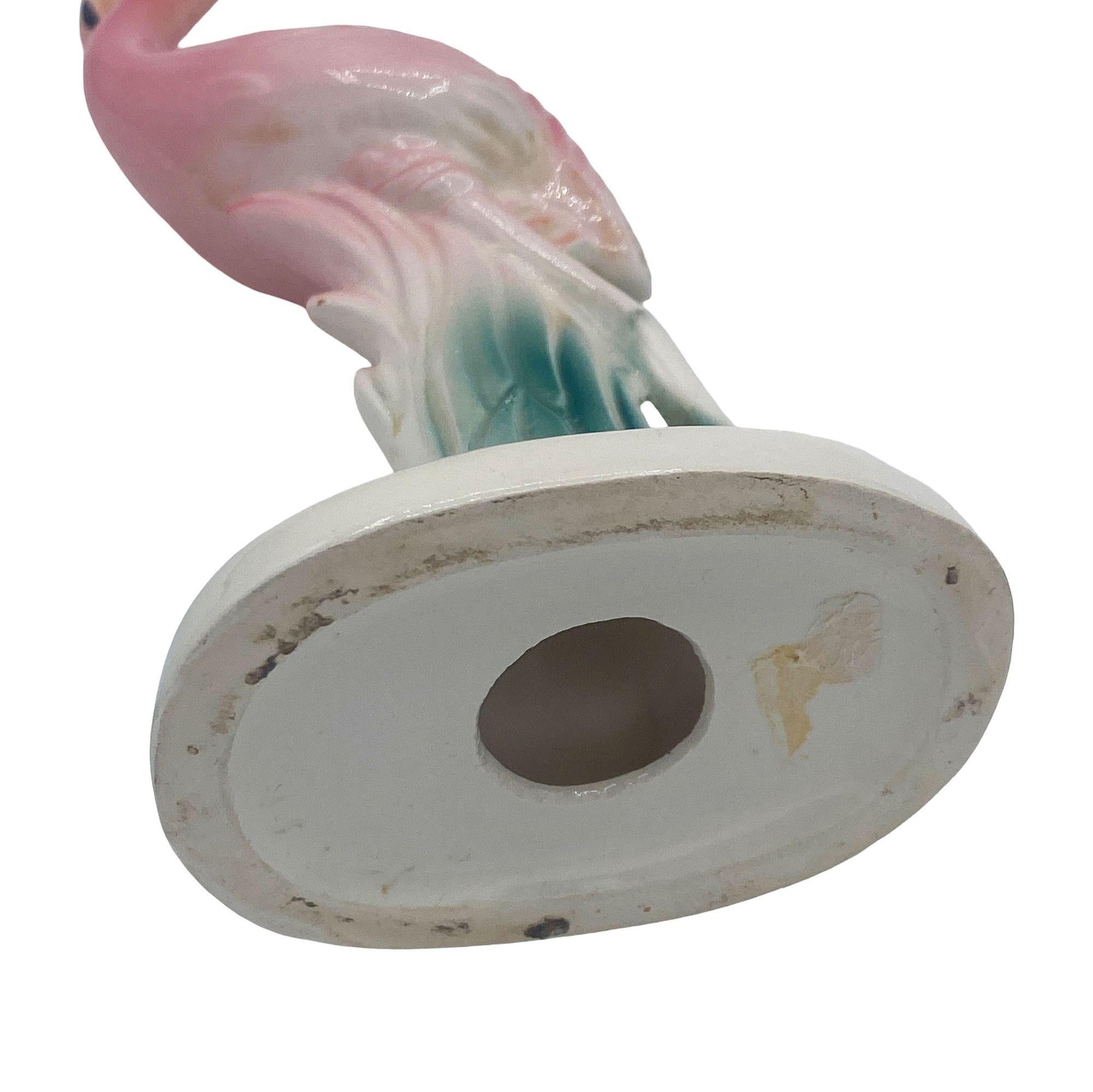 Statue di fenicotteri rosa in ceramica abbinate di metà secolo 