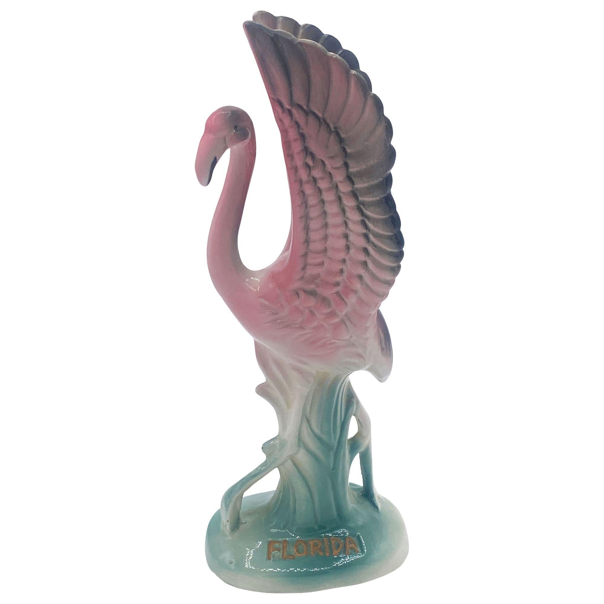 Statue di fenicotteri rosa in ceramica abbinate di metà secolo 