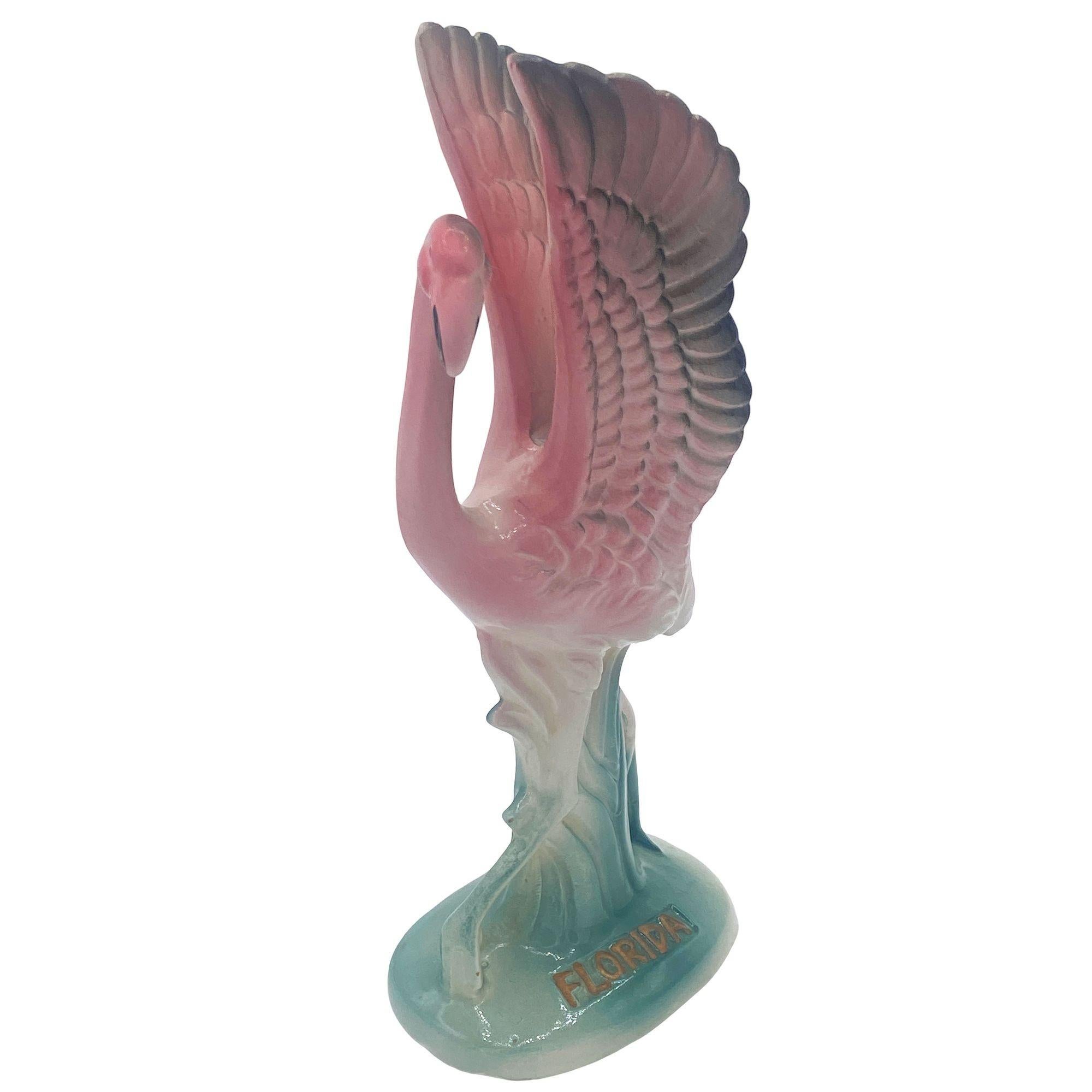 Statue di fenicotteri rosa in ceramica abbinate di metà secolo 