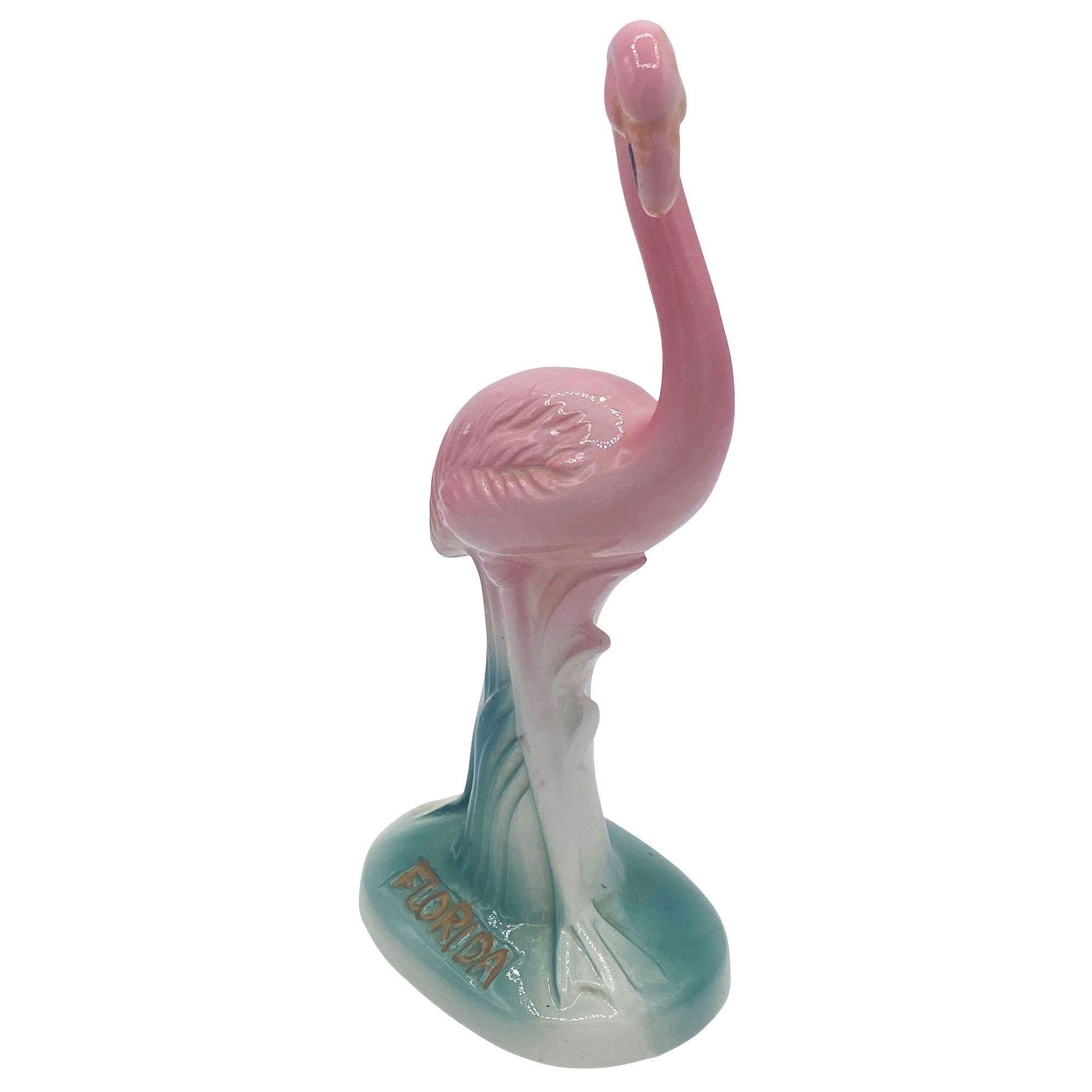 Americano Statue di fenicotteri rosa in ceramica abbinate di metà secolo 