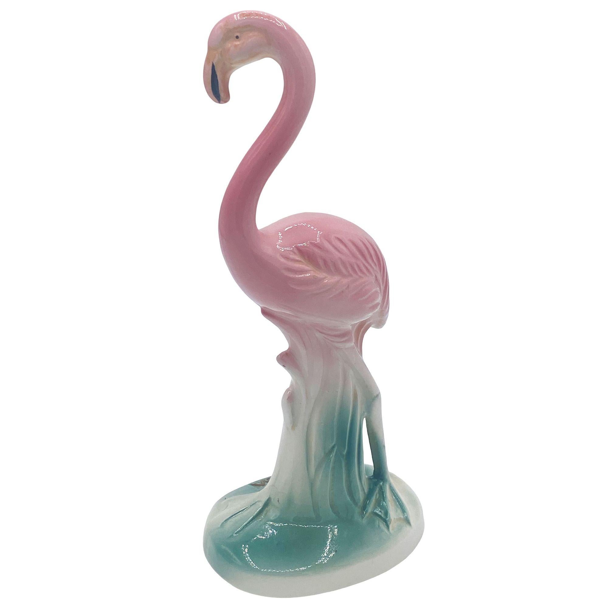 Statue di fenicotteri rosa in ceramica abbinate di metà secolo 