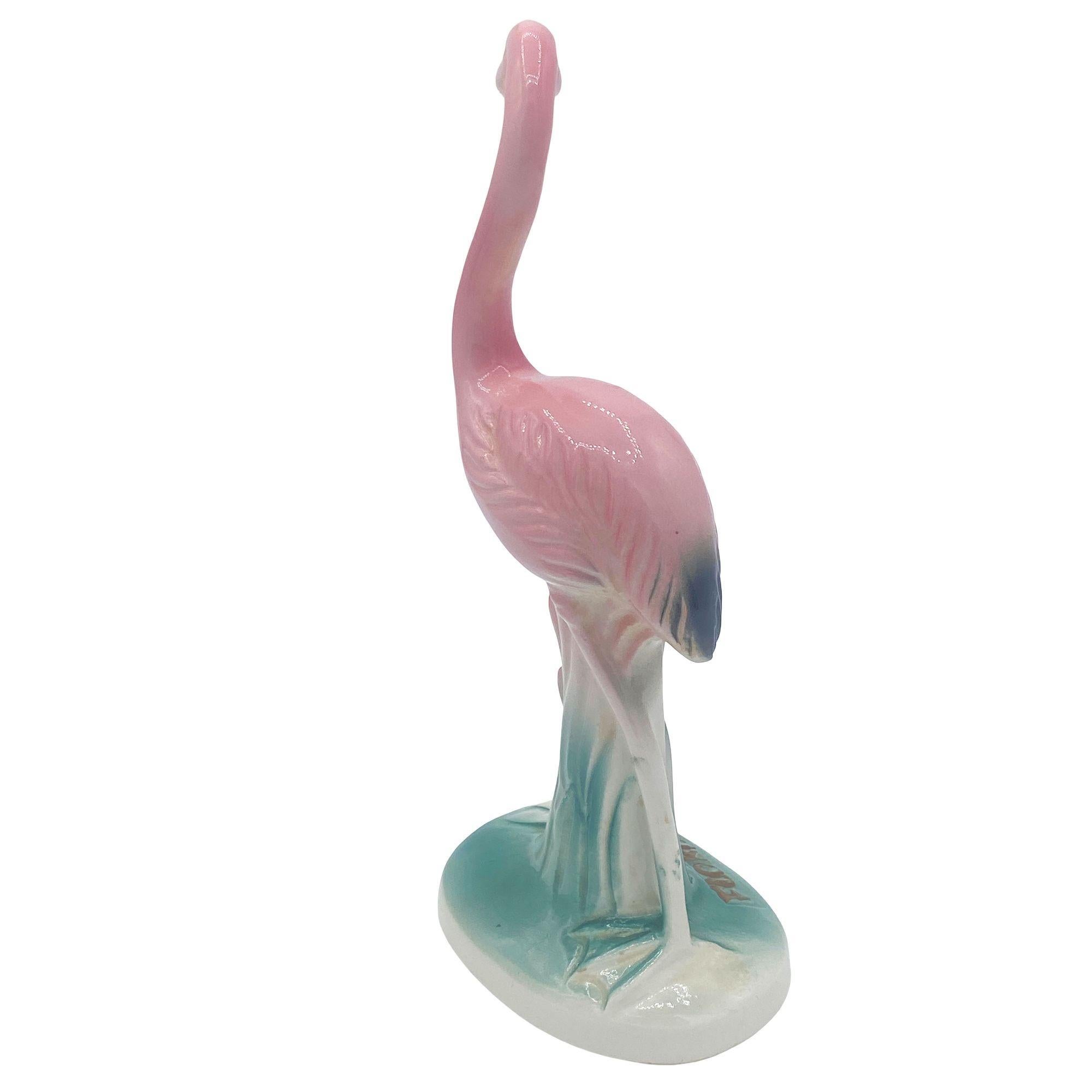 Metà XX secolo Statue di fenicotteri rosa in ceramica abbinate di metà secolo 