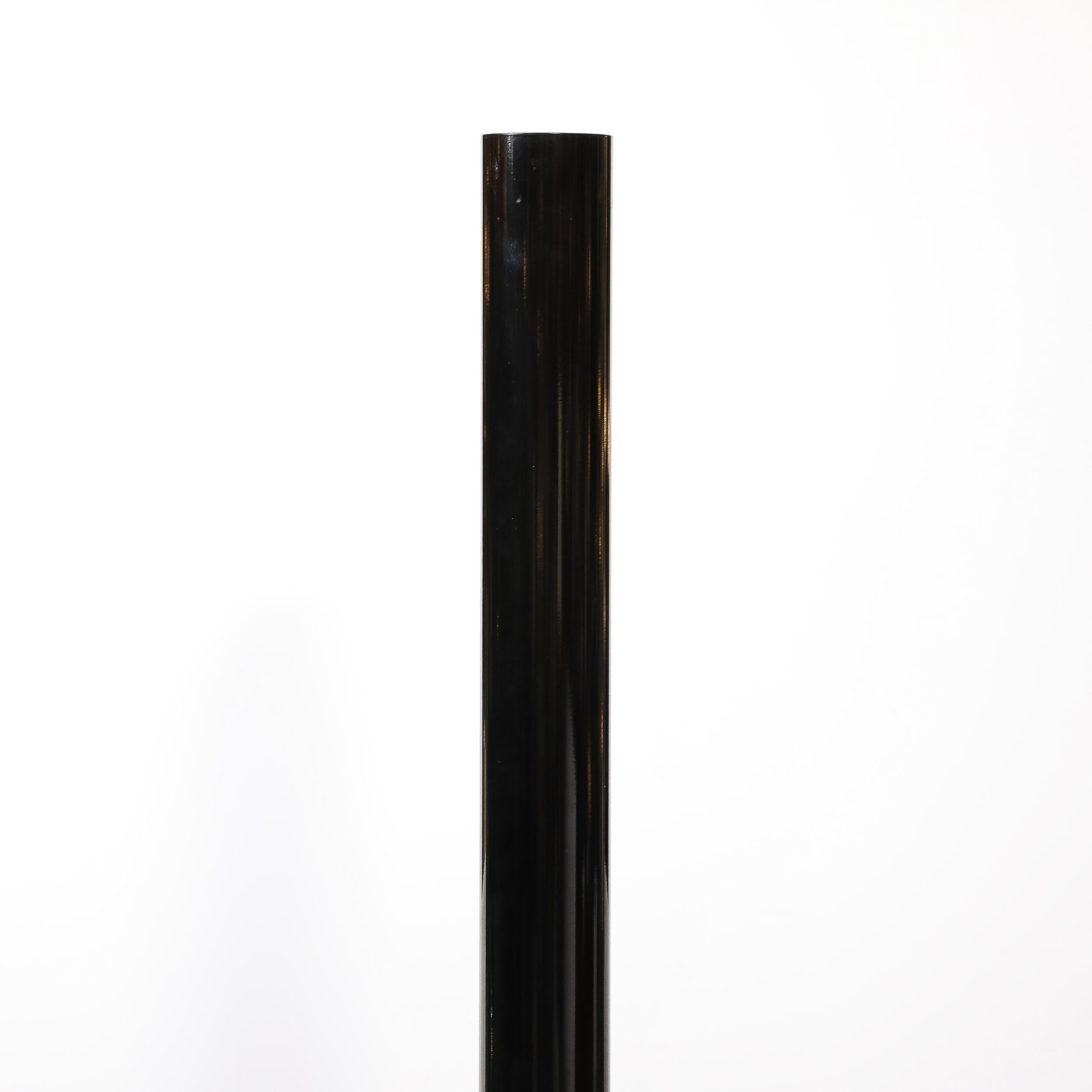Italiano Lampada da terra Megaron di metà secolo con smalto nero di Gianfranco Frattini per Artemide in vendita