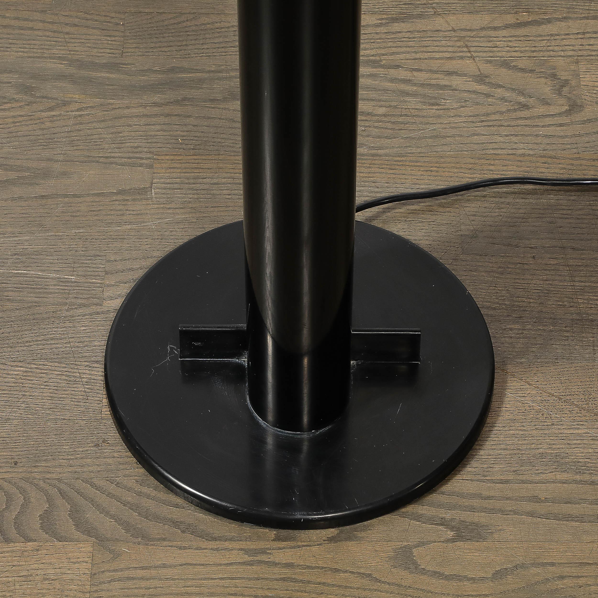 Lampada da terra Megaron di metà secolo con smalto nero di Gianfranco Frattini per Artemide In condizioni ottime in vendita a New York, NY