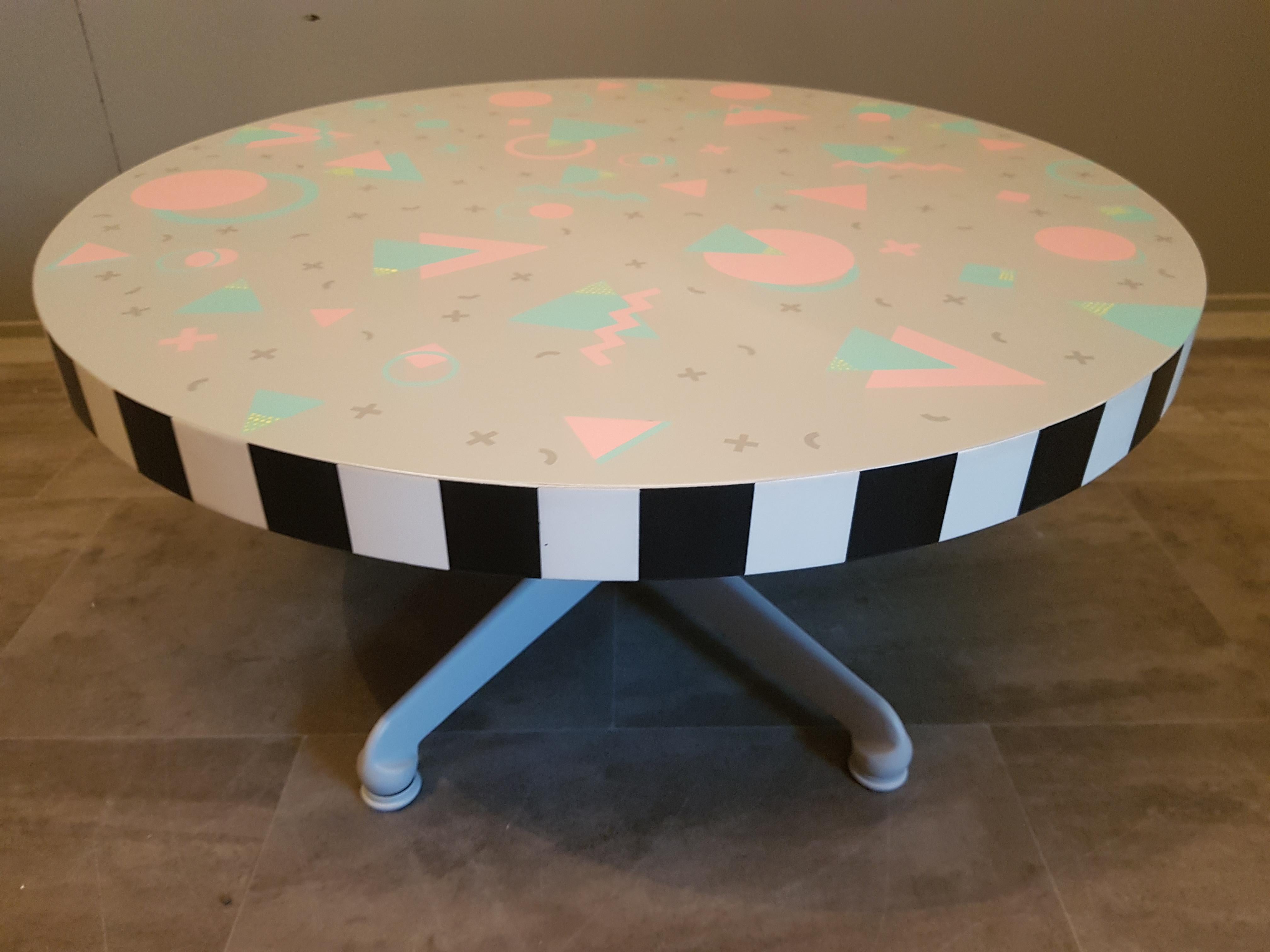 Mid-Century Memphis Style Side Coffee Table, Italy 1980s For Sale 2