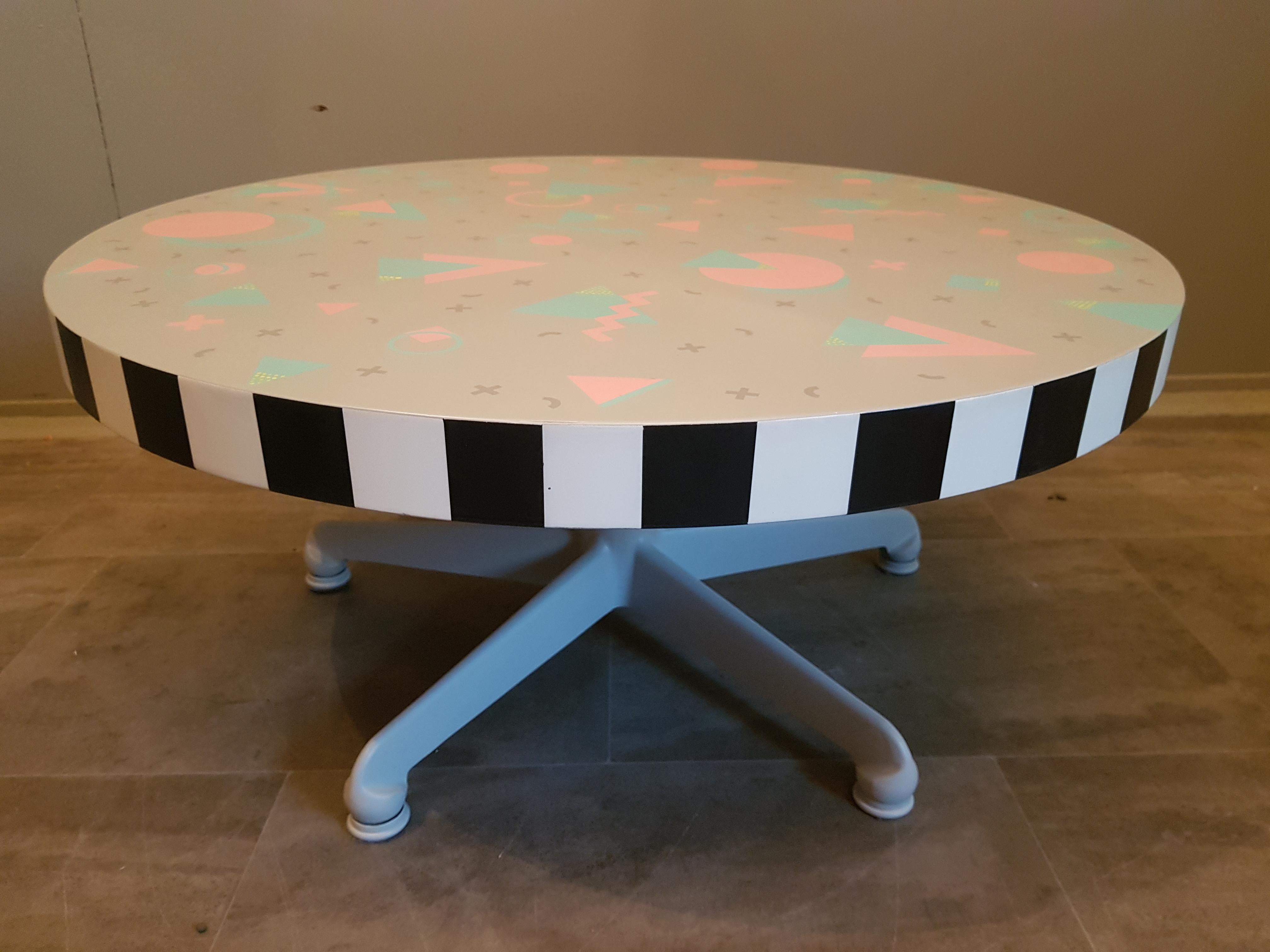 Mid-Century Memphis Style Side Coffee Table, Italy 1980s For Sale 3