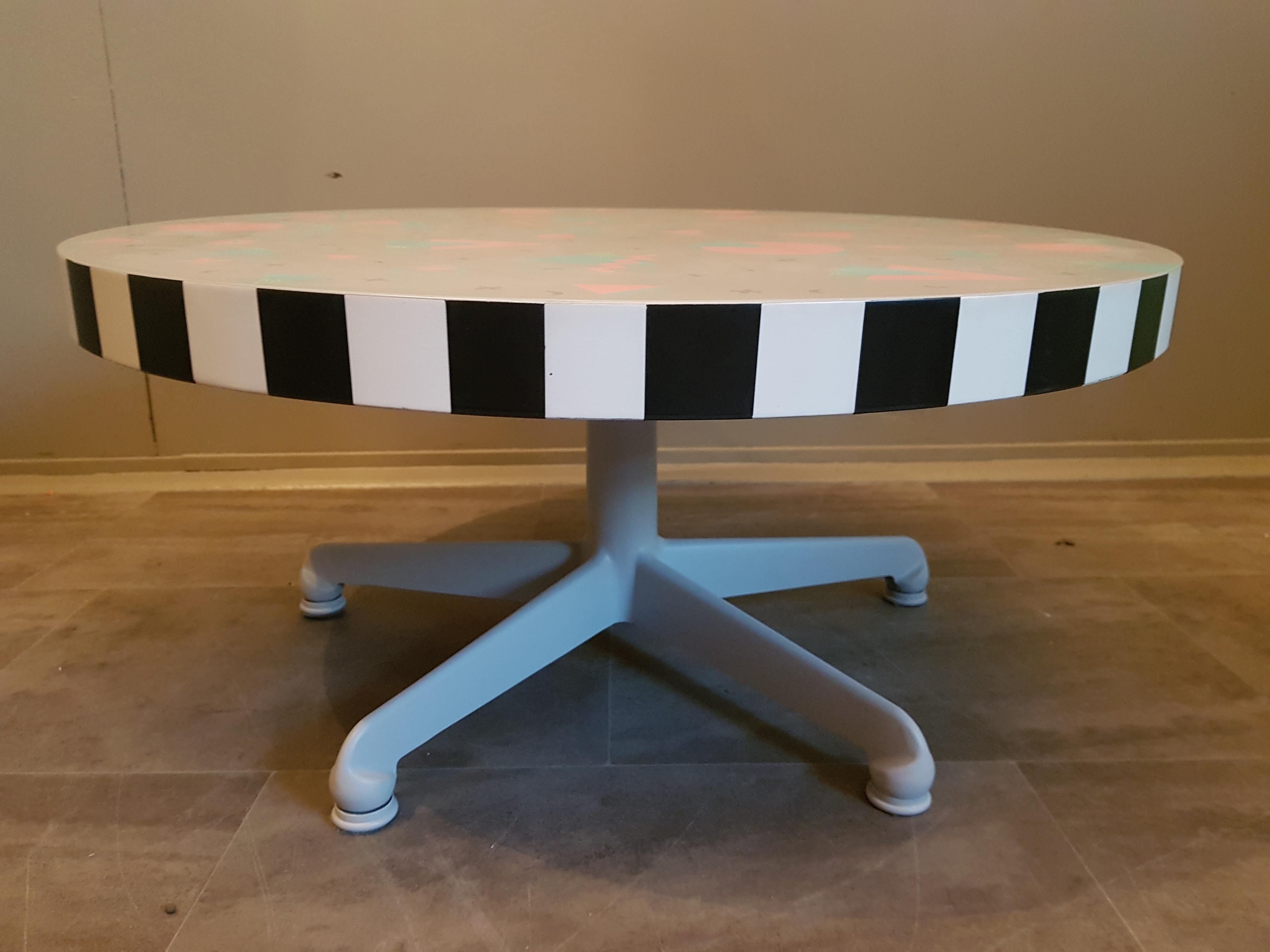 Mid-Century Memphis Style Side Coffee Table, Italy 1980s For Sale 4