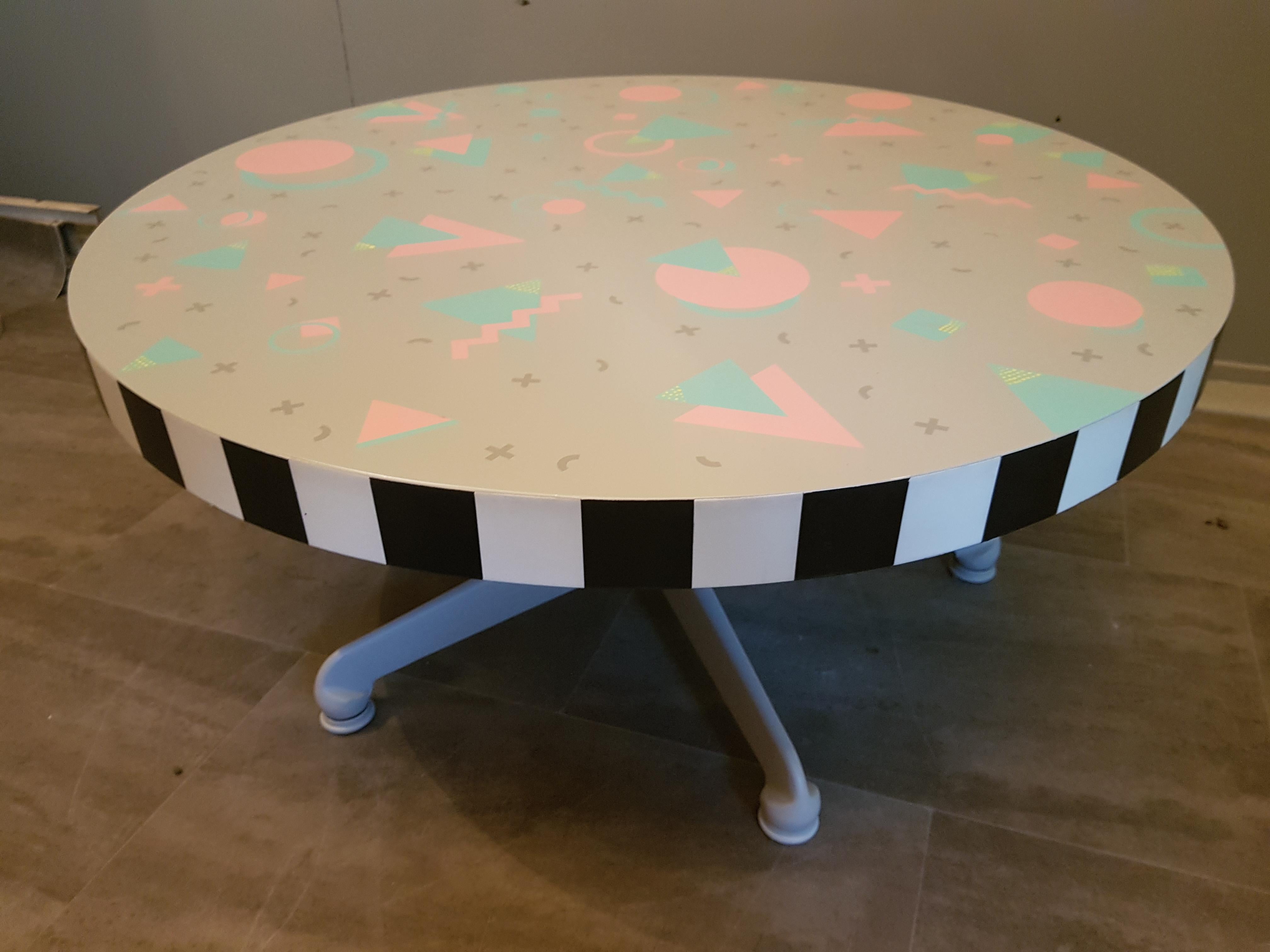 Mid-Century Memphis Style Side Coffee Table, Italy 1980s For Sale 9
