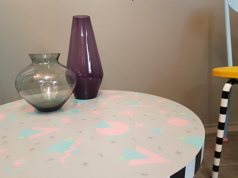 Laminate Mid-Century Memphis Style Side Coffee Table, Italy 1980s For Sale