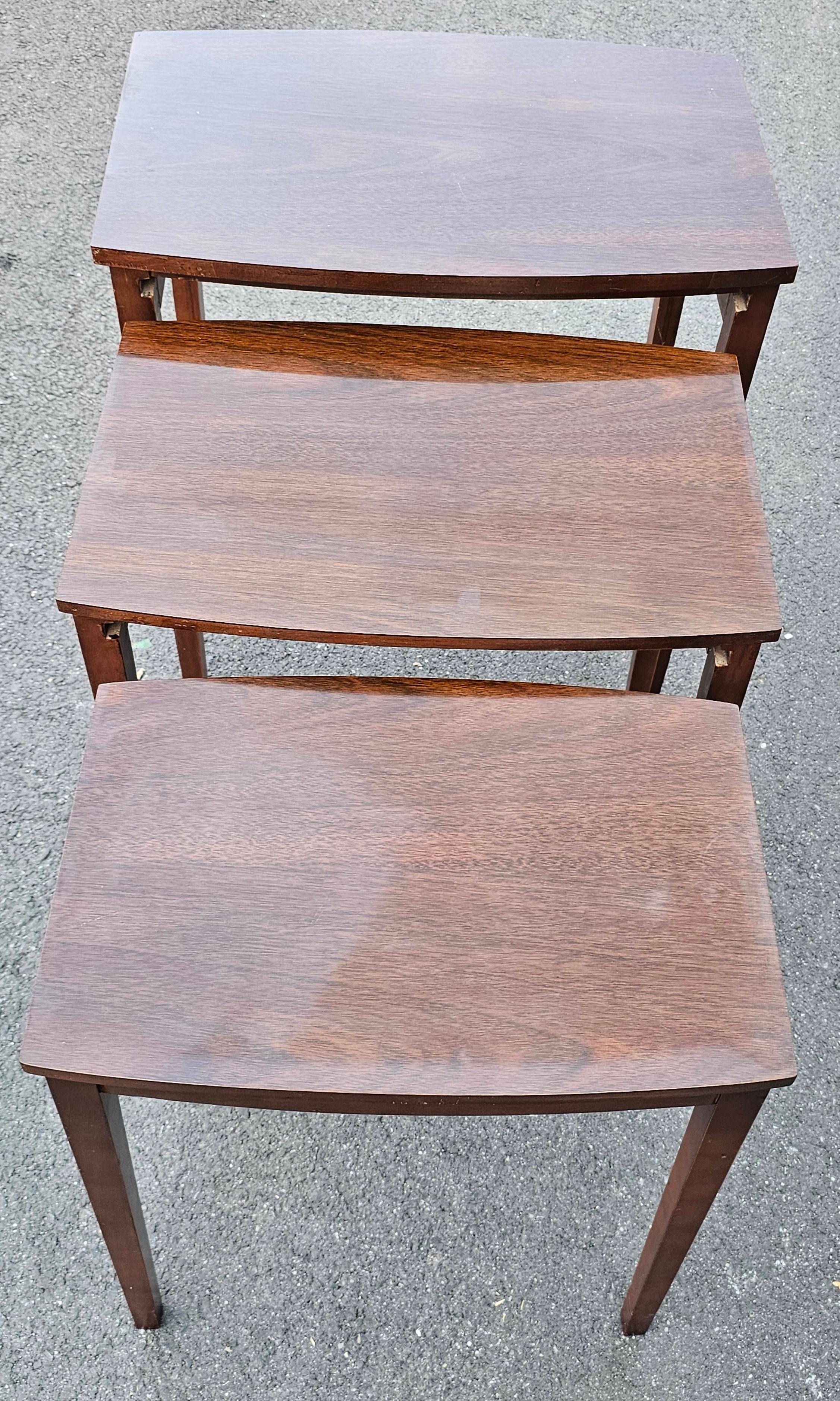 Mid-Century Mersman Furniture Mahogany Nesting Tables For Sale 1