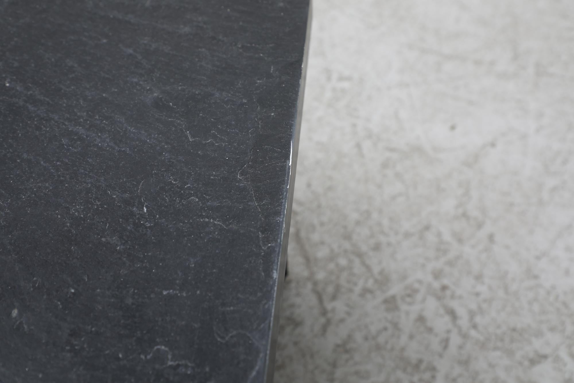 Table basse en pierre Metaform 'Attributed' du milieu du siècle avec base en bois noir x en vente 4