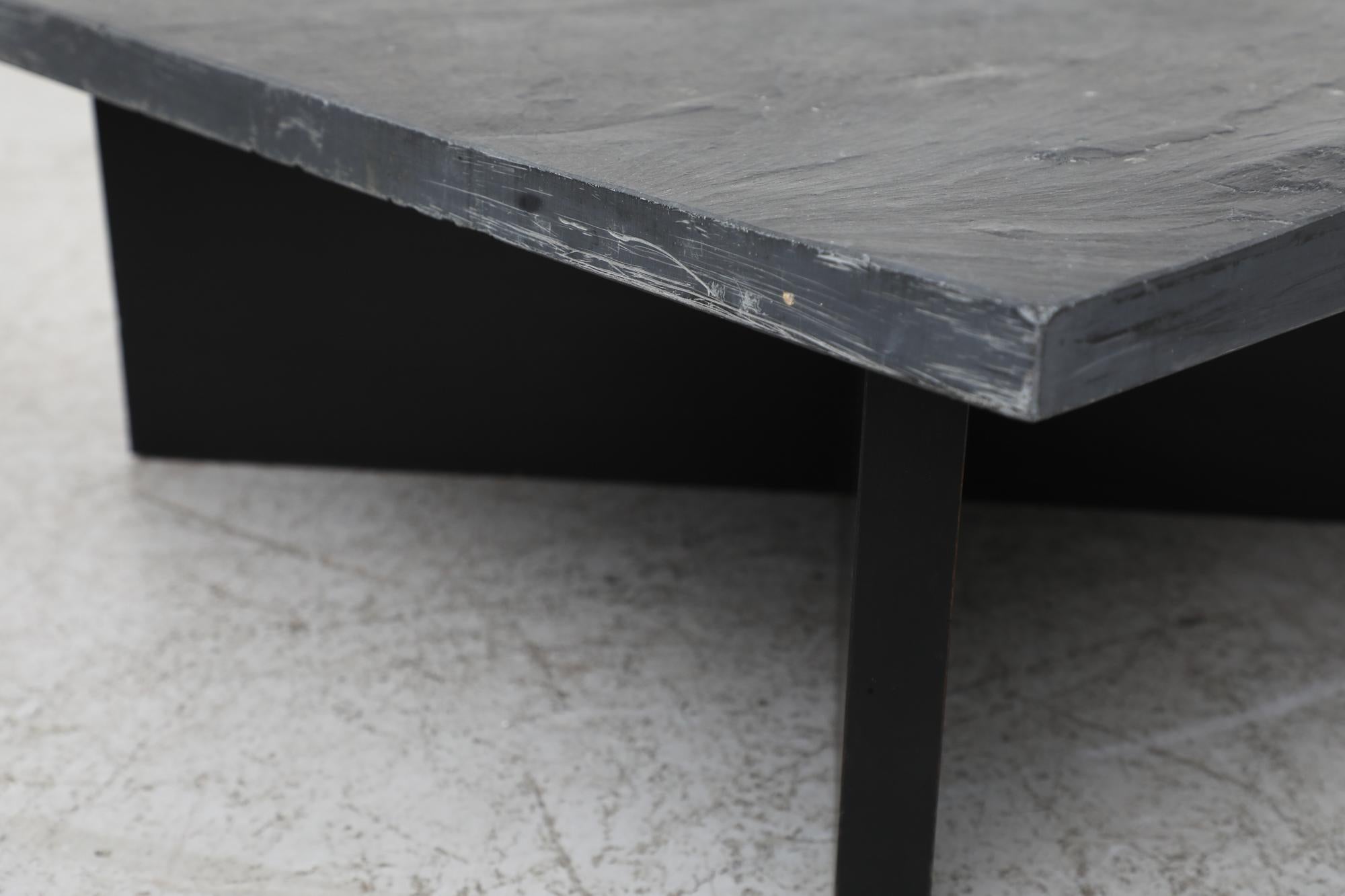 Table basse en pierre Metaform 'Attributed' du milieu du siècle avec base en bois noir x en vente 5