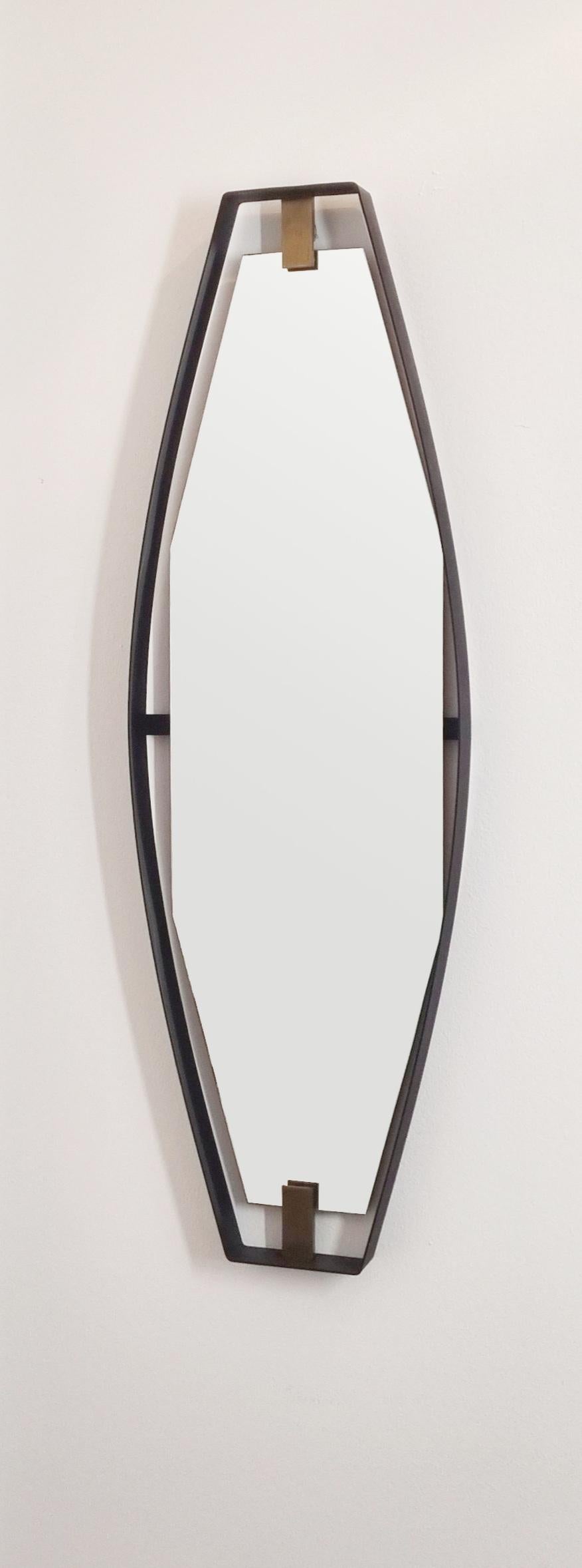 Mid-Century moderno Specchio in metallo e ottone del Medioevo, design di Santambrogio & De Berti, Italia anni '50 in vendita