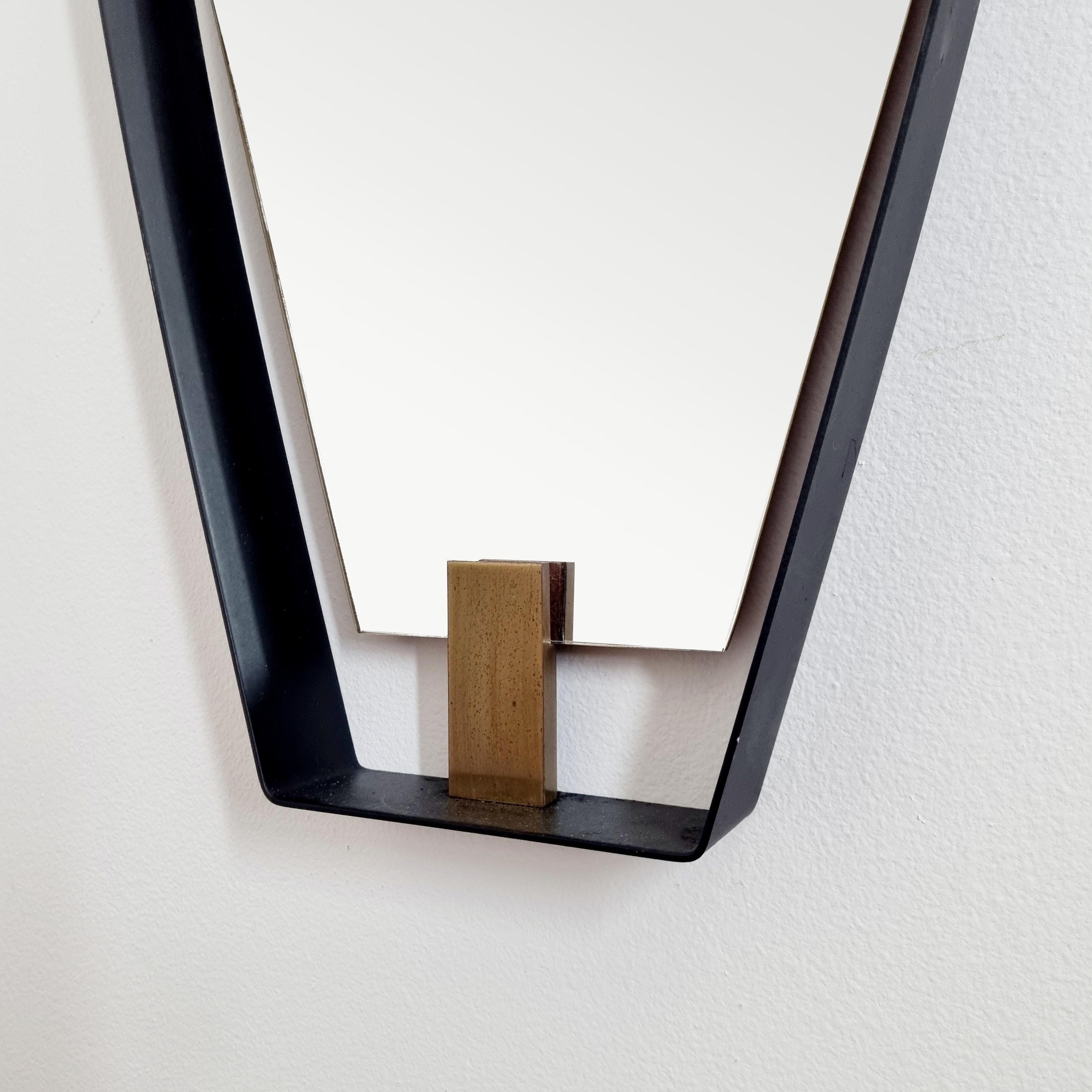 Metallo Specchio in metallo e ottone del Medioevo, design di Santambrogio & De Berti, Italia anni '50 in vendita