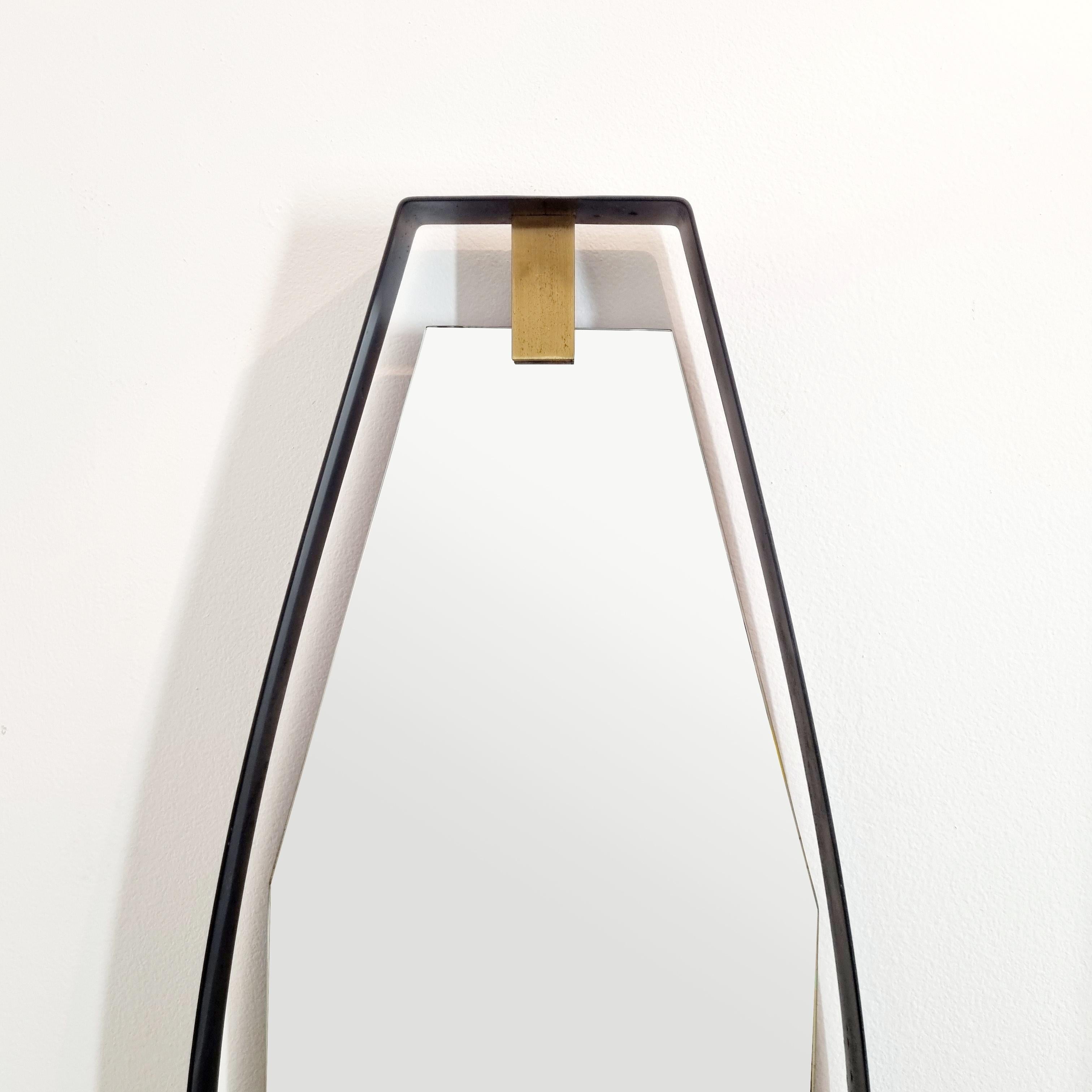 Specchio in metallo e ottone del Medioevo, design di Santambrogio & De Berti, Italia anni '50 in vendita 2